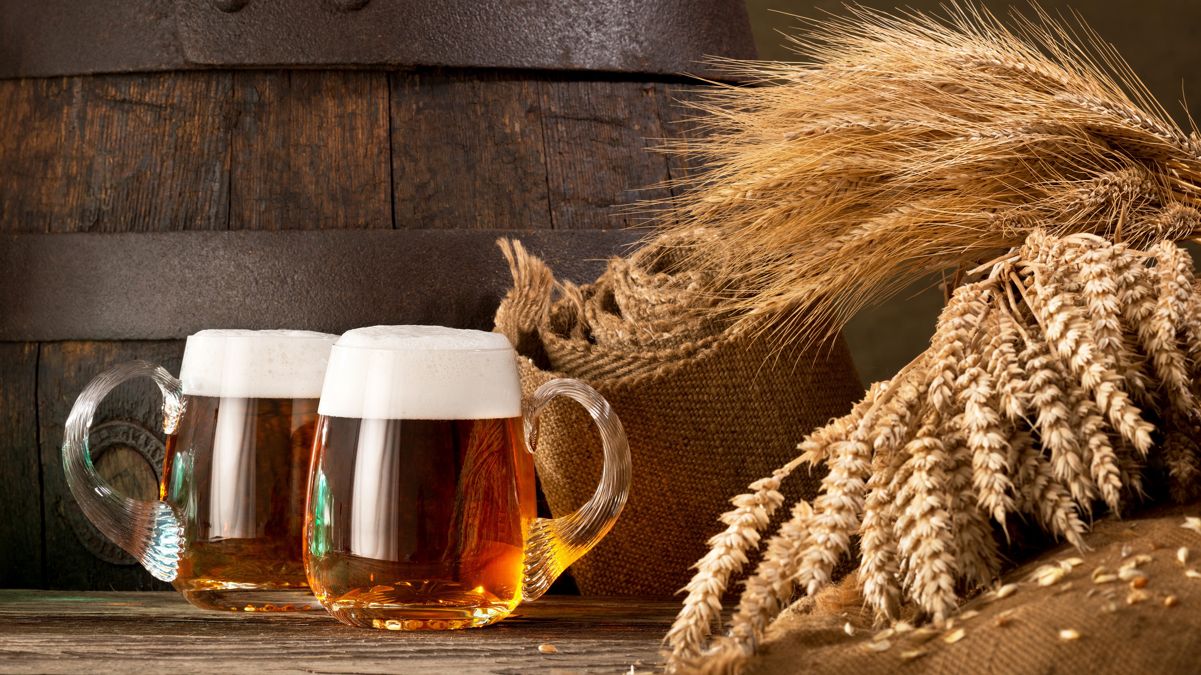 Beer mugs with wheat and barrel HD Wallpaper