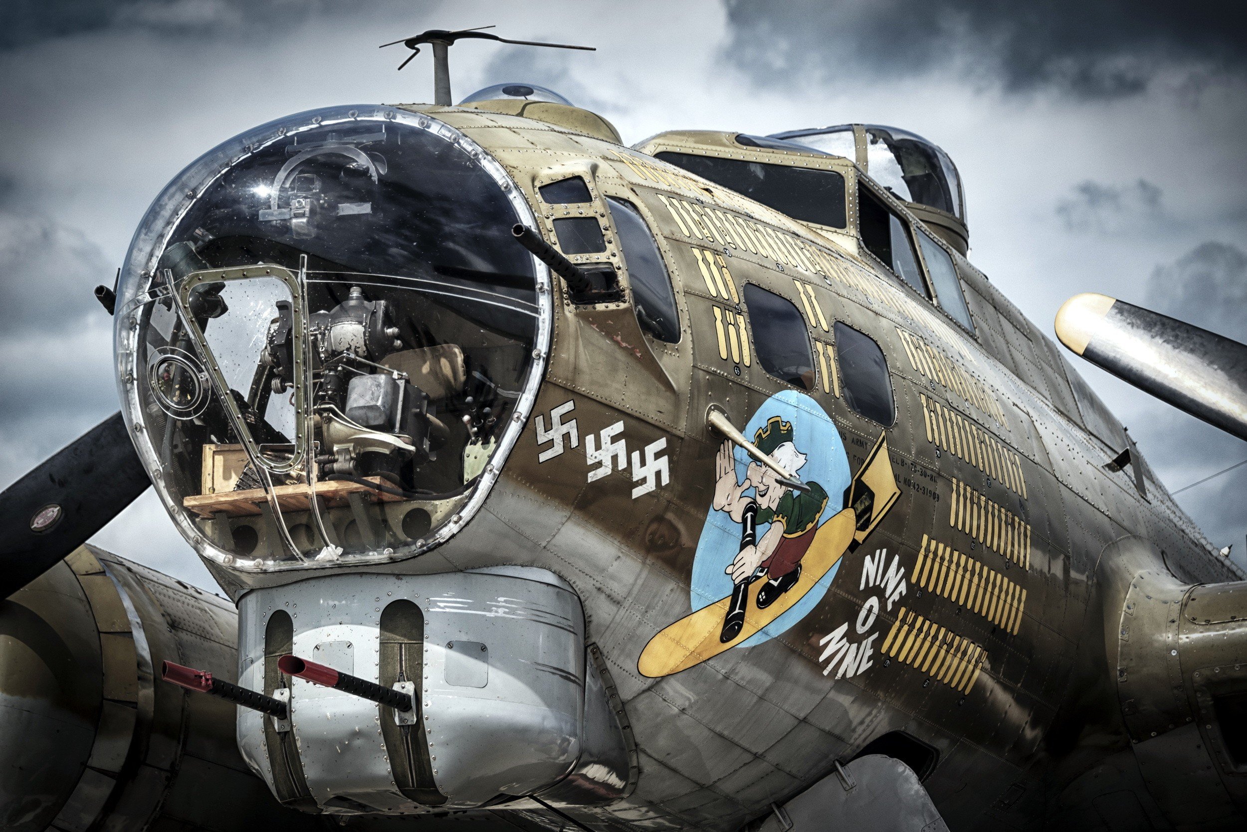 Boeing B-17 Flying Fortress "Nine O Nine" HD Wallpaper