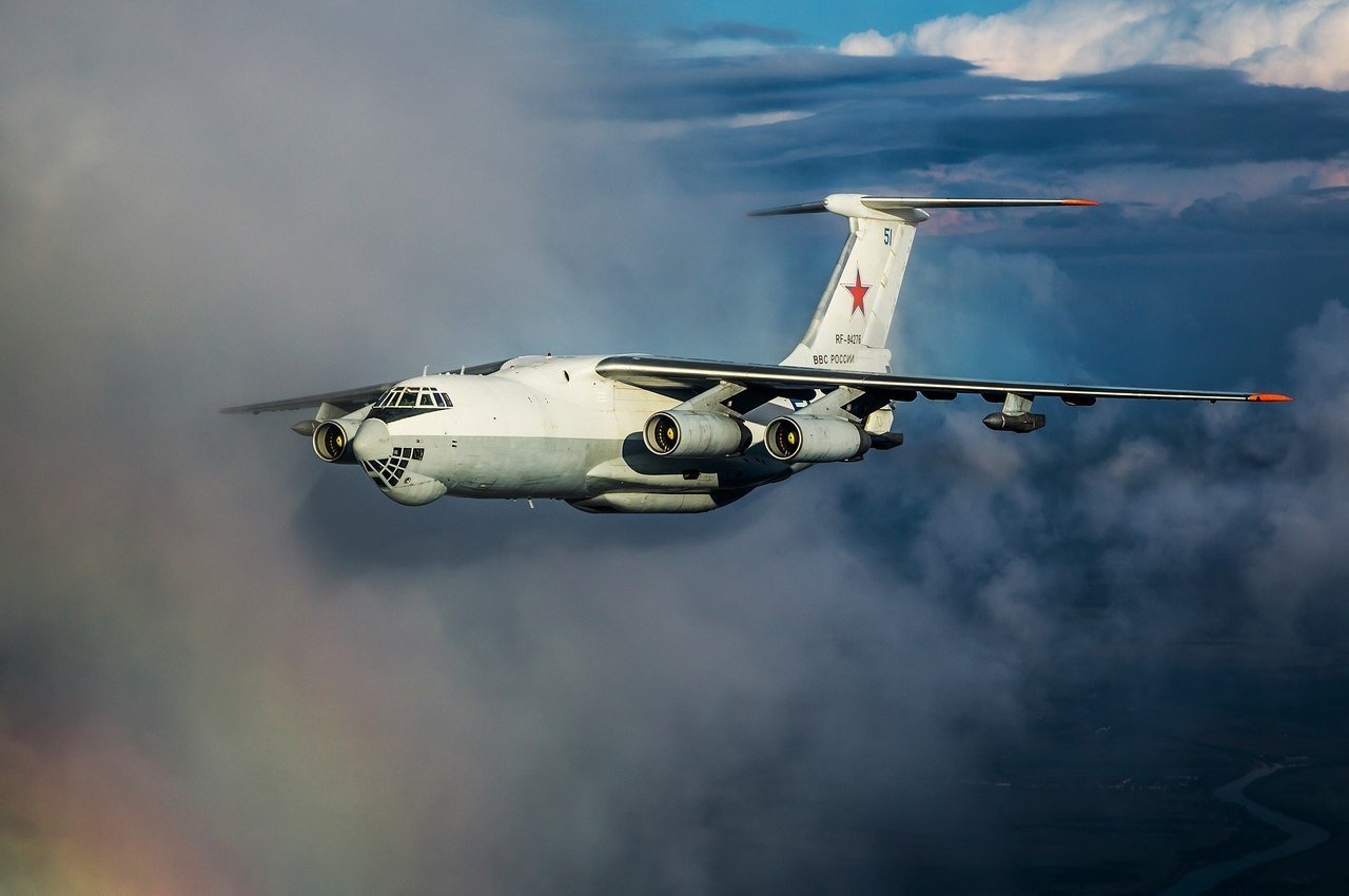 Ilyushin Il-76 military transport aircraft in flight HD Wallpaper