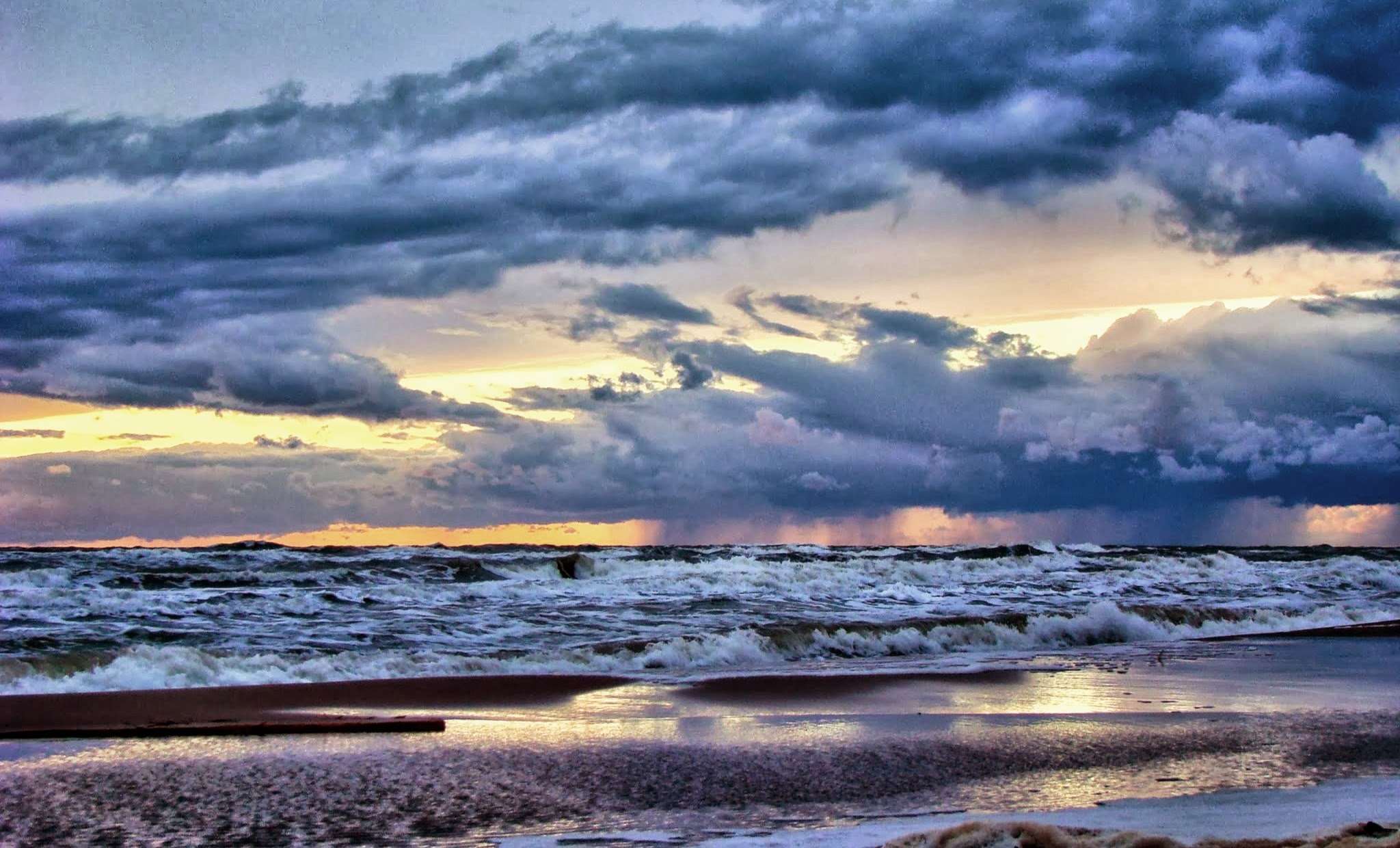 Stormy Baltic Sea at sunset with dramatic clouds HD Wallpaper