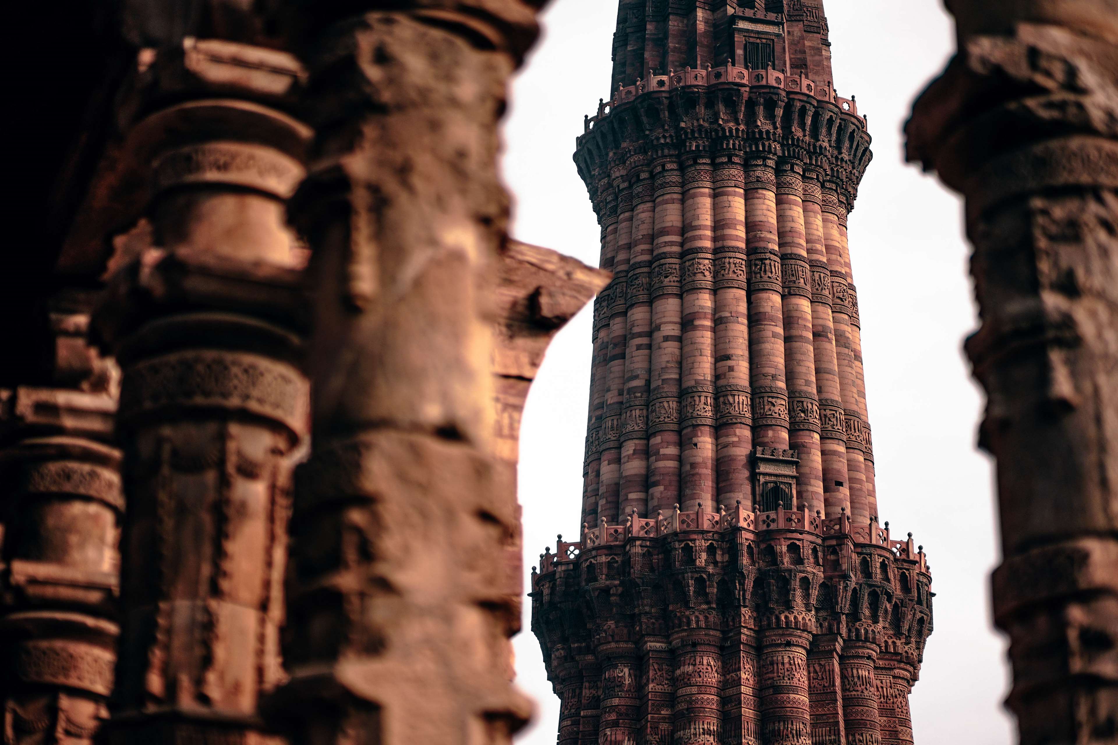 Qutab Minar tower in India HD Wallpaper