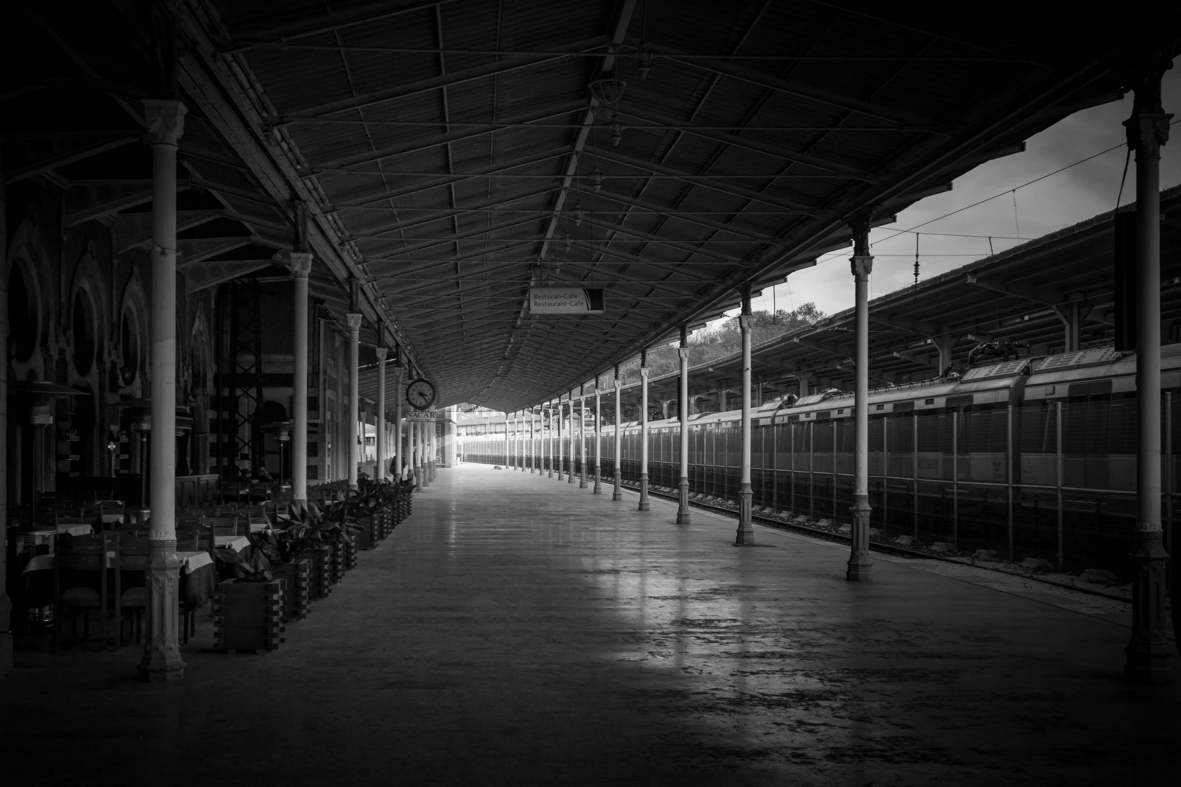 Sirkeci Train Station Platform with Orient Express HD Wallpaper
