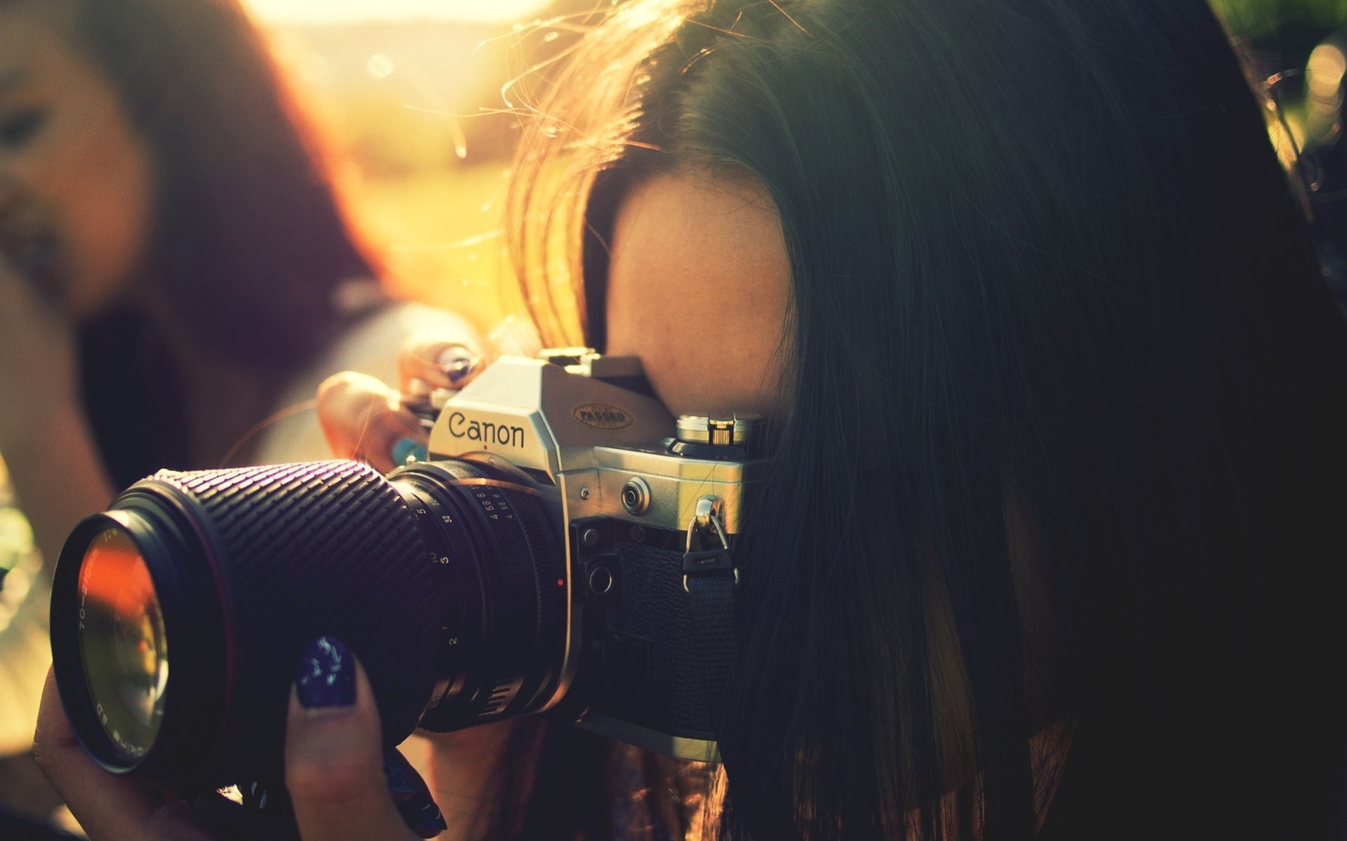 Girl taking a photo with a Canon camera HD Wallpaper