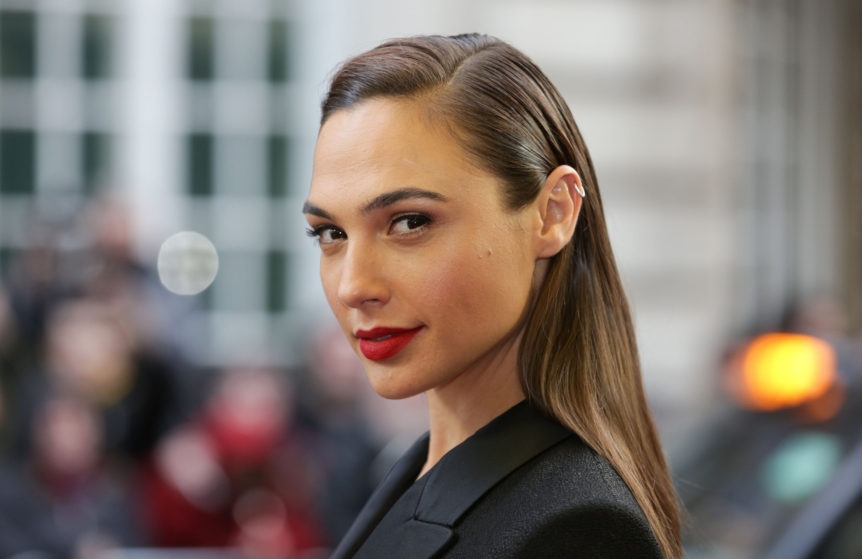 Gal Gadot Elegant Portrait HD Wallpaper