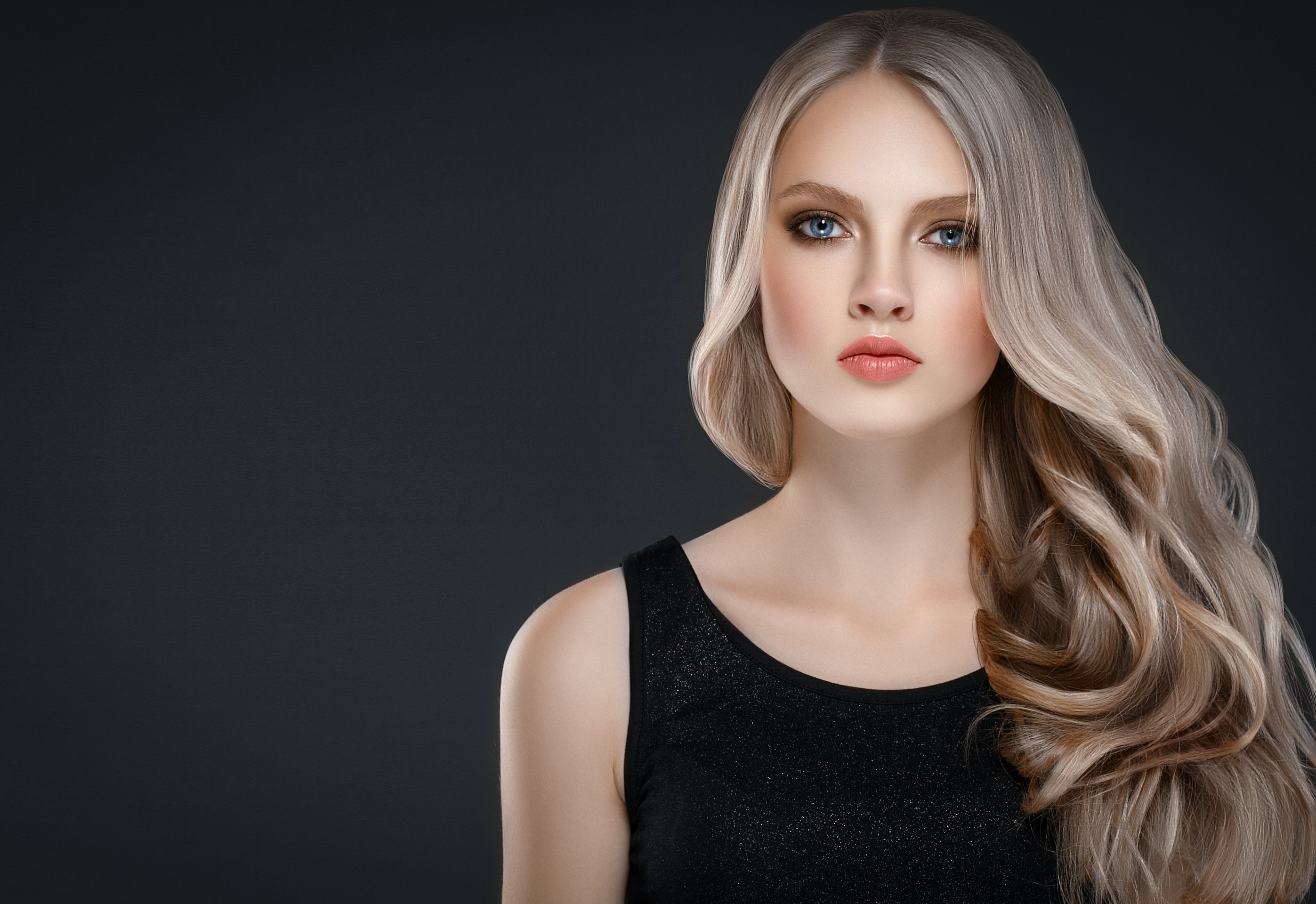 Blonde Woman with Long Wavy Hair and Blue Eyes HD Wallpaper