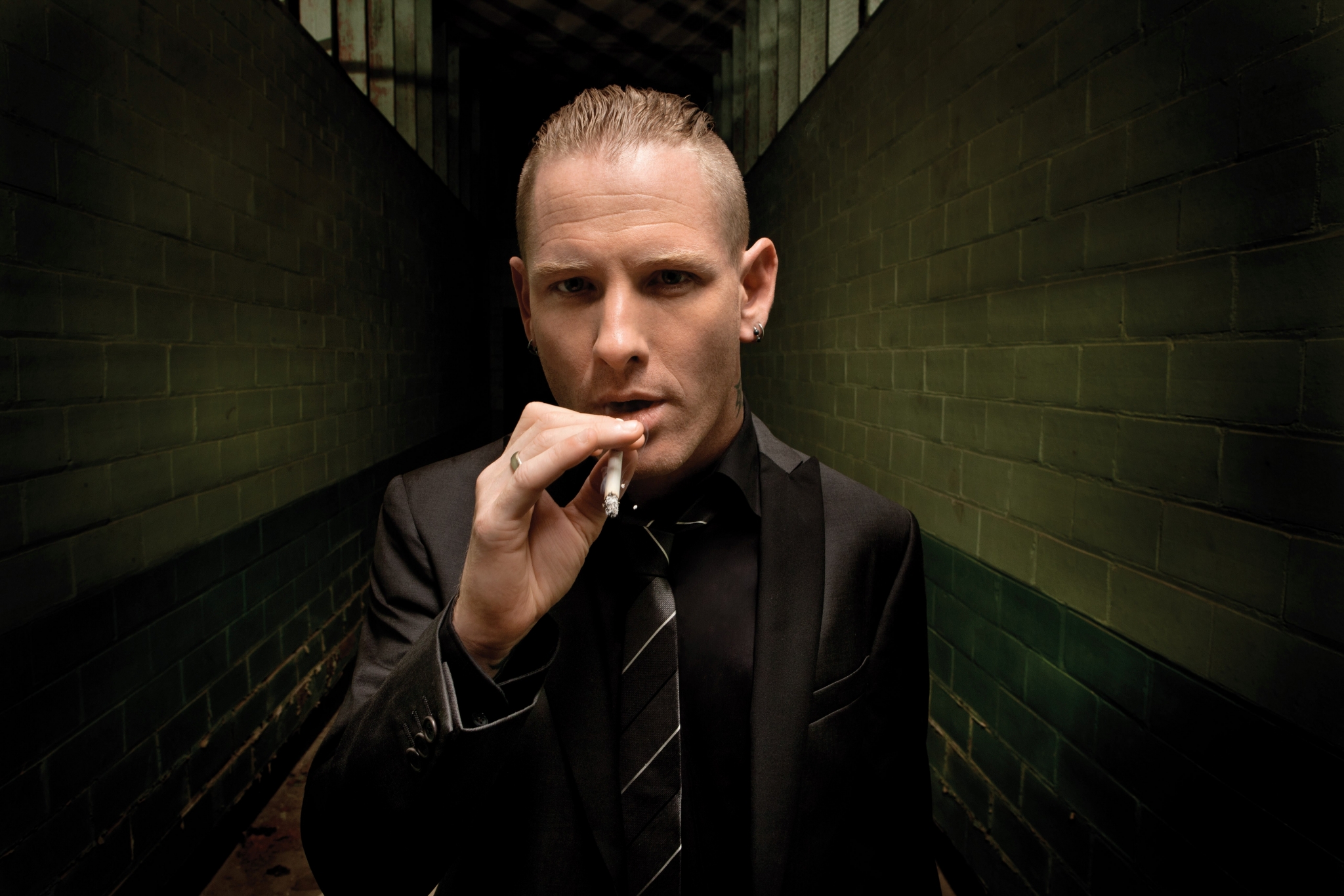 Corey Taylor from Slipknot smoking HD Wallpaper