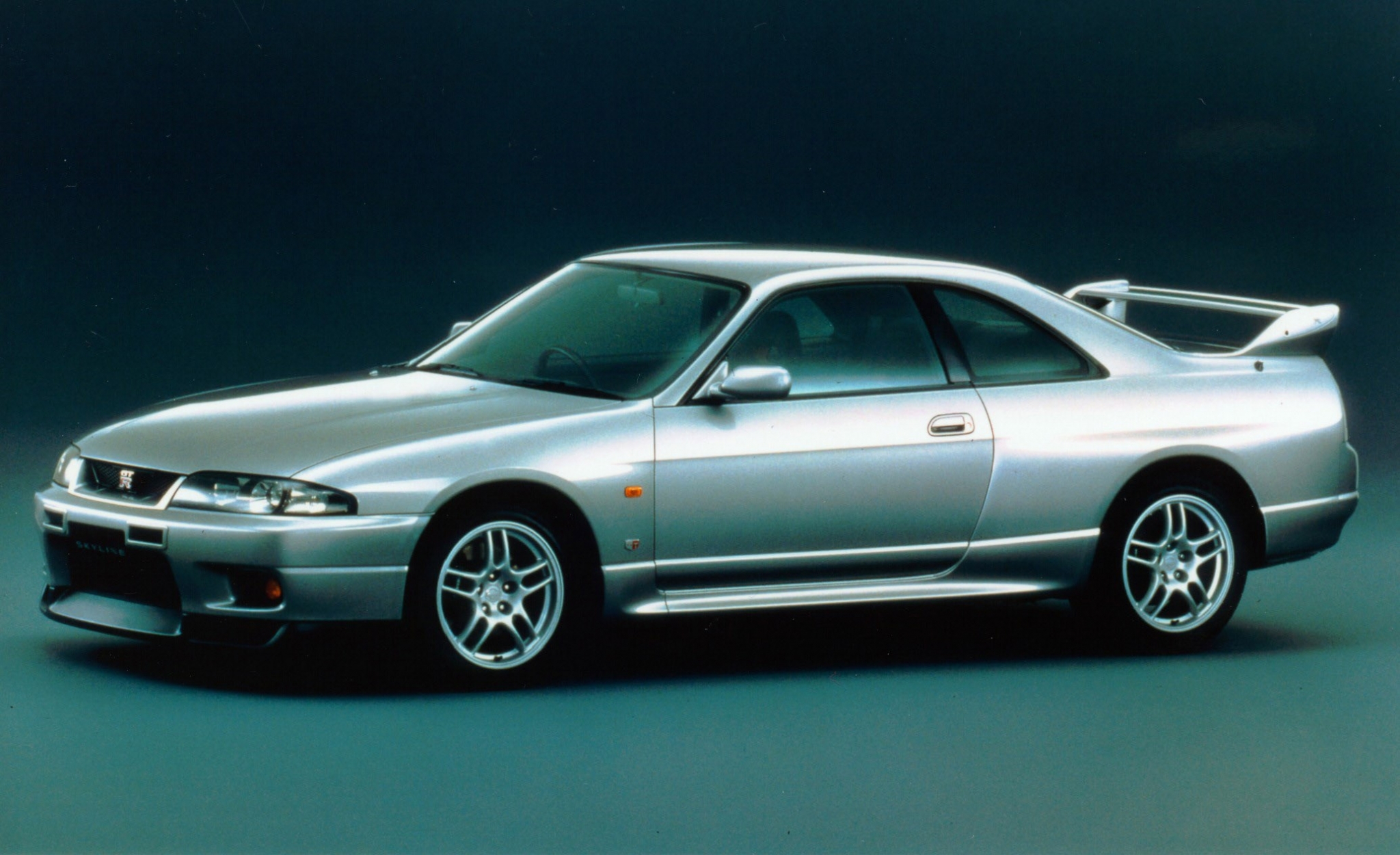 Silver Nissan Skyline GT-R R33 Coupe HD Wallpaper