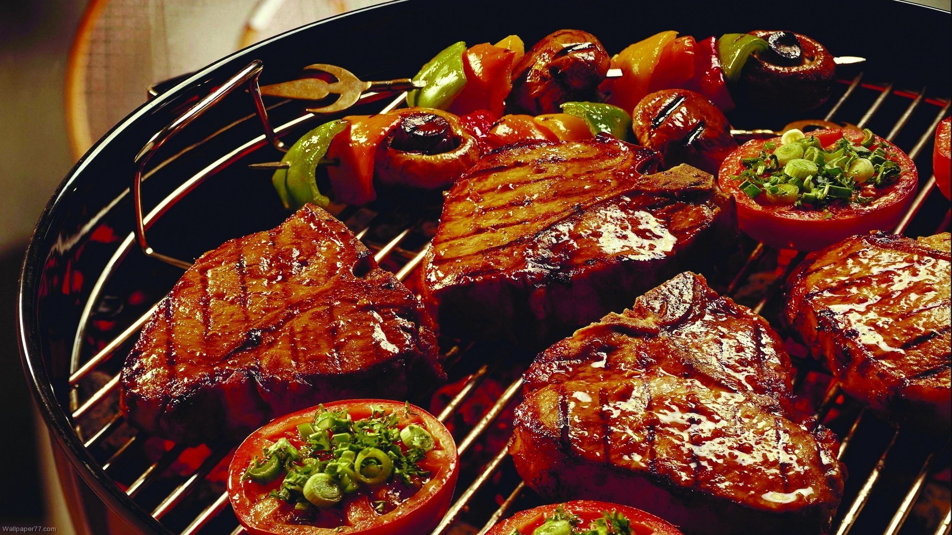 Steak and vegetable skewers on a grill HD Wallpaper