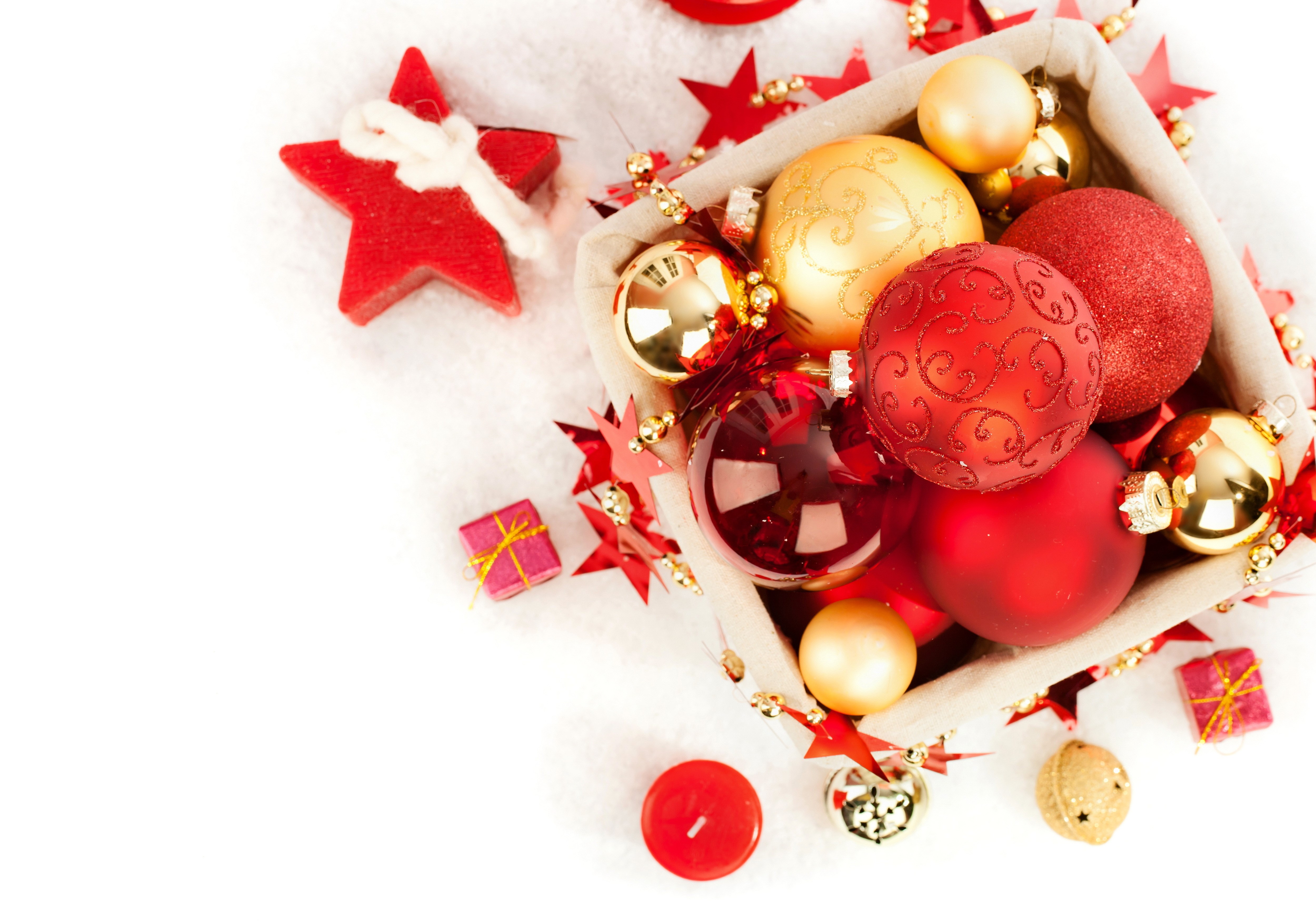 Christmas ornaments in a basket with red stars HD Wallpaper
