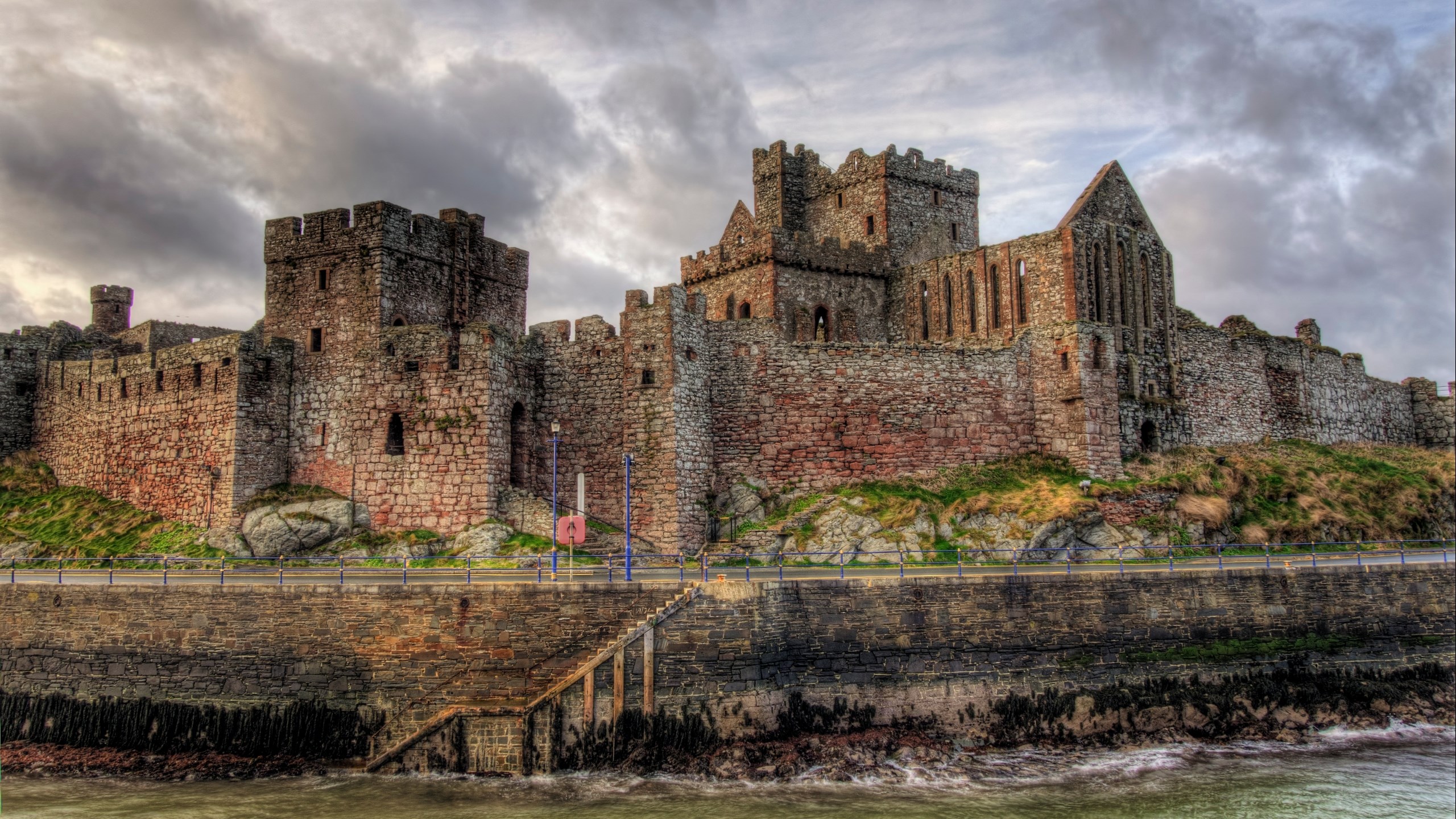 Peel Castle on a cloudy day HD Wallpaper