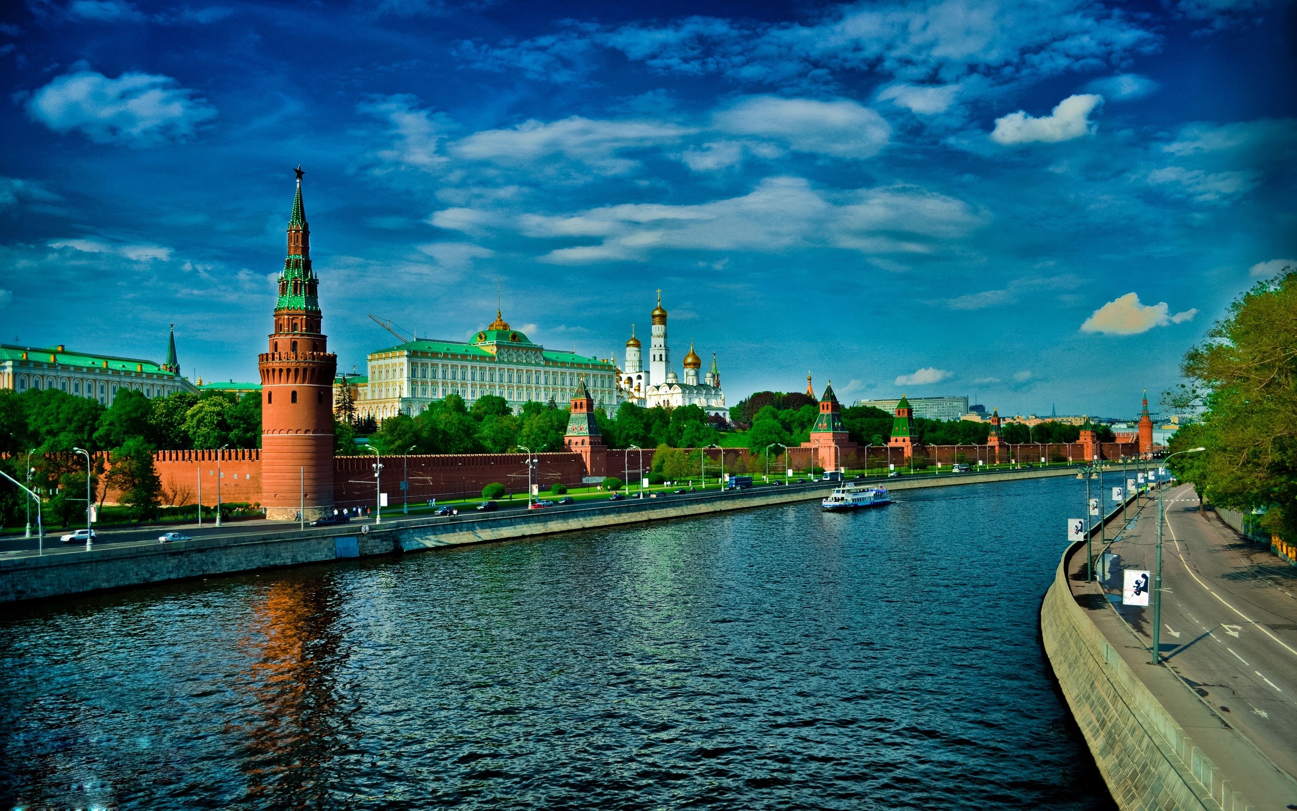 Moscow Kremlin and Moskva River HD Wallpaper