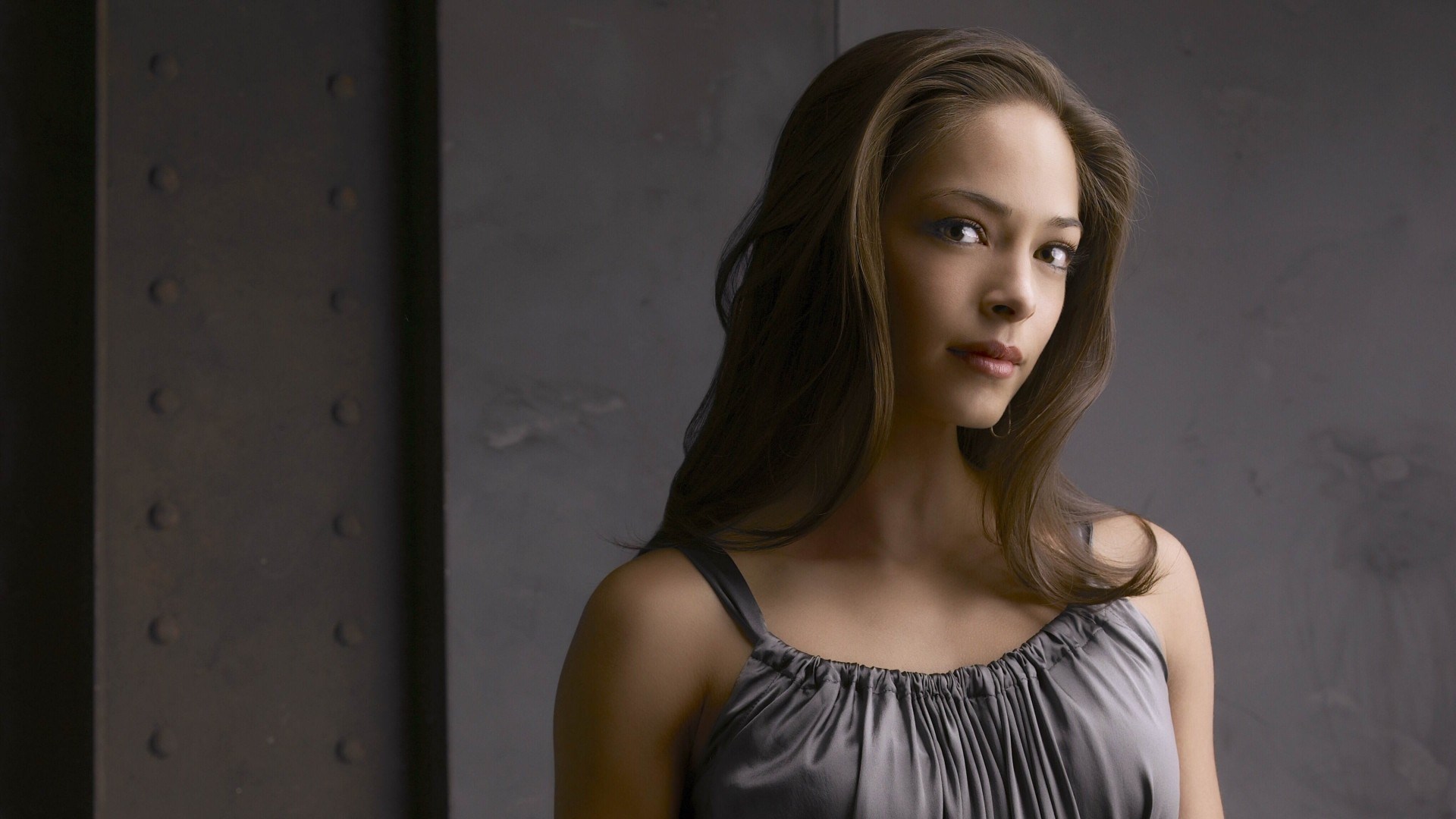 Kristin Kreuk in a grey dress HD Wallpaper