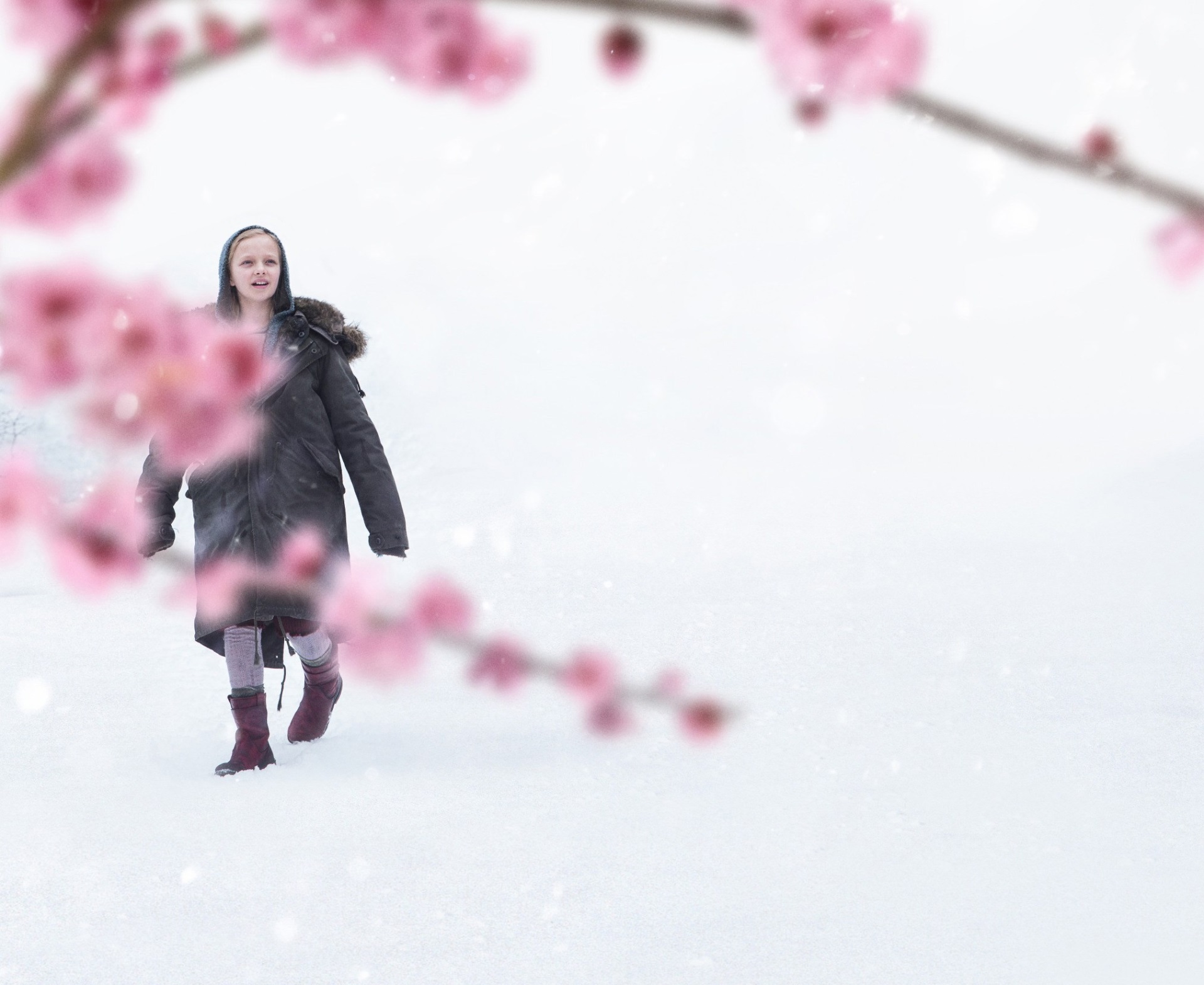 Amiah Miller in the Snow HD Wallpaper