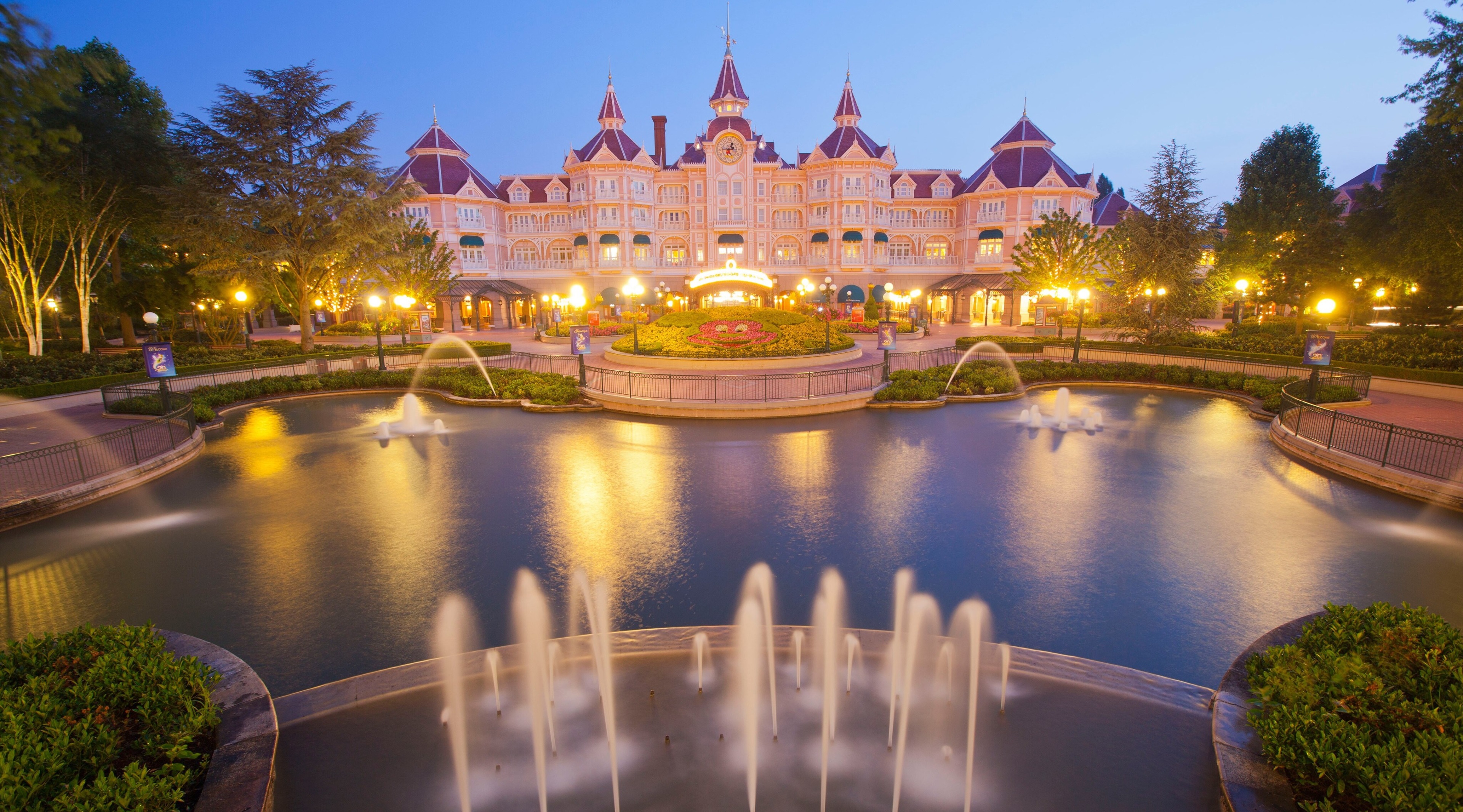 Disneyland Hotel 4K HD Wallpaper