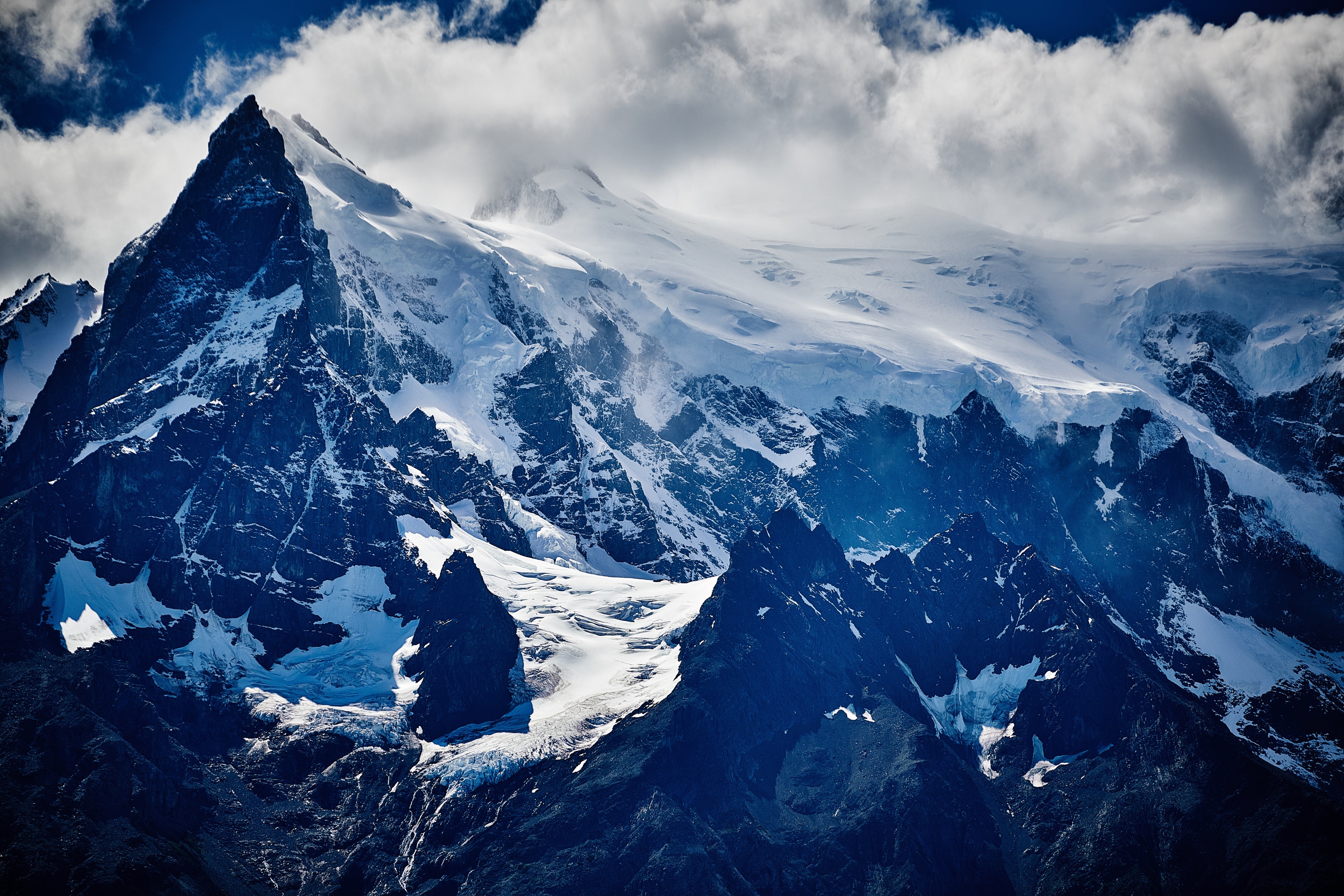 Cordillera Paine Mountains in Patagonia HD Wallpaper