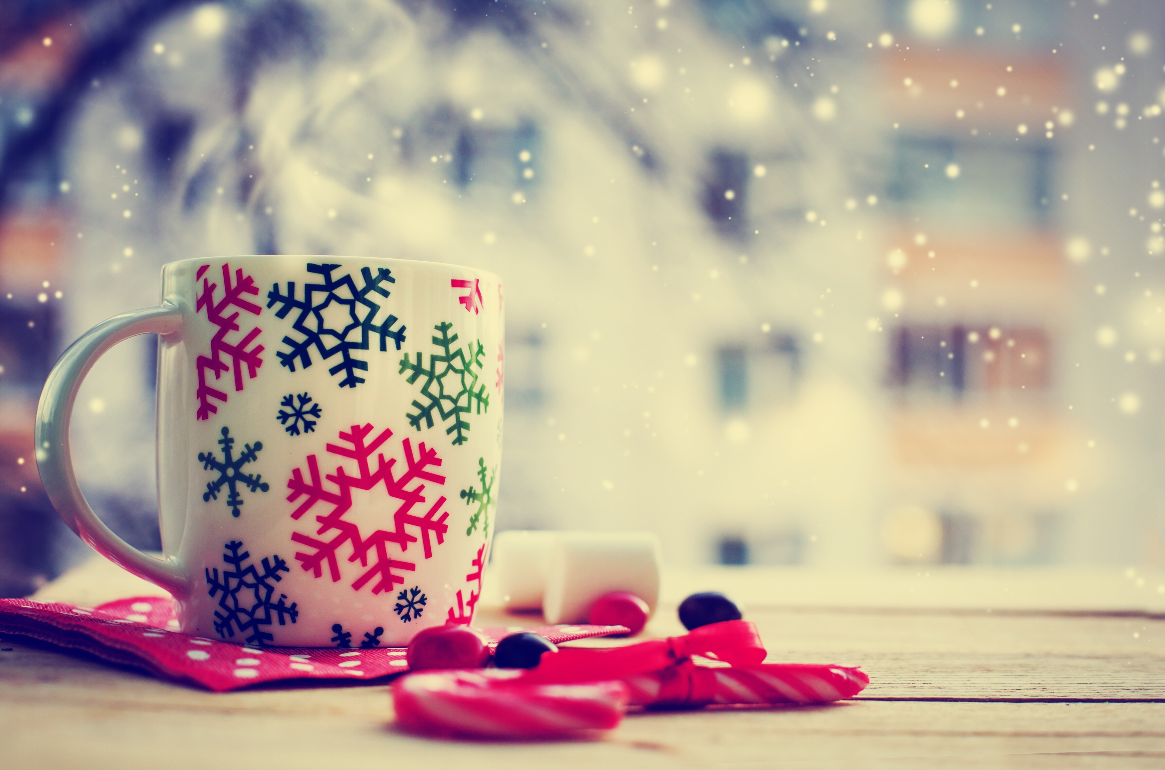 Christmas mug with snowflakes and candy canes HD Wallpaper