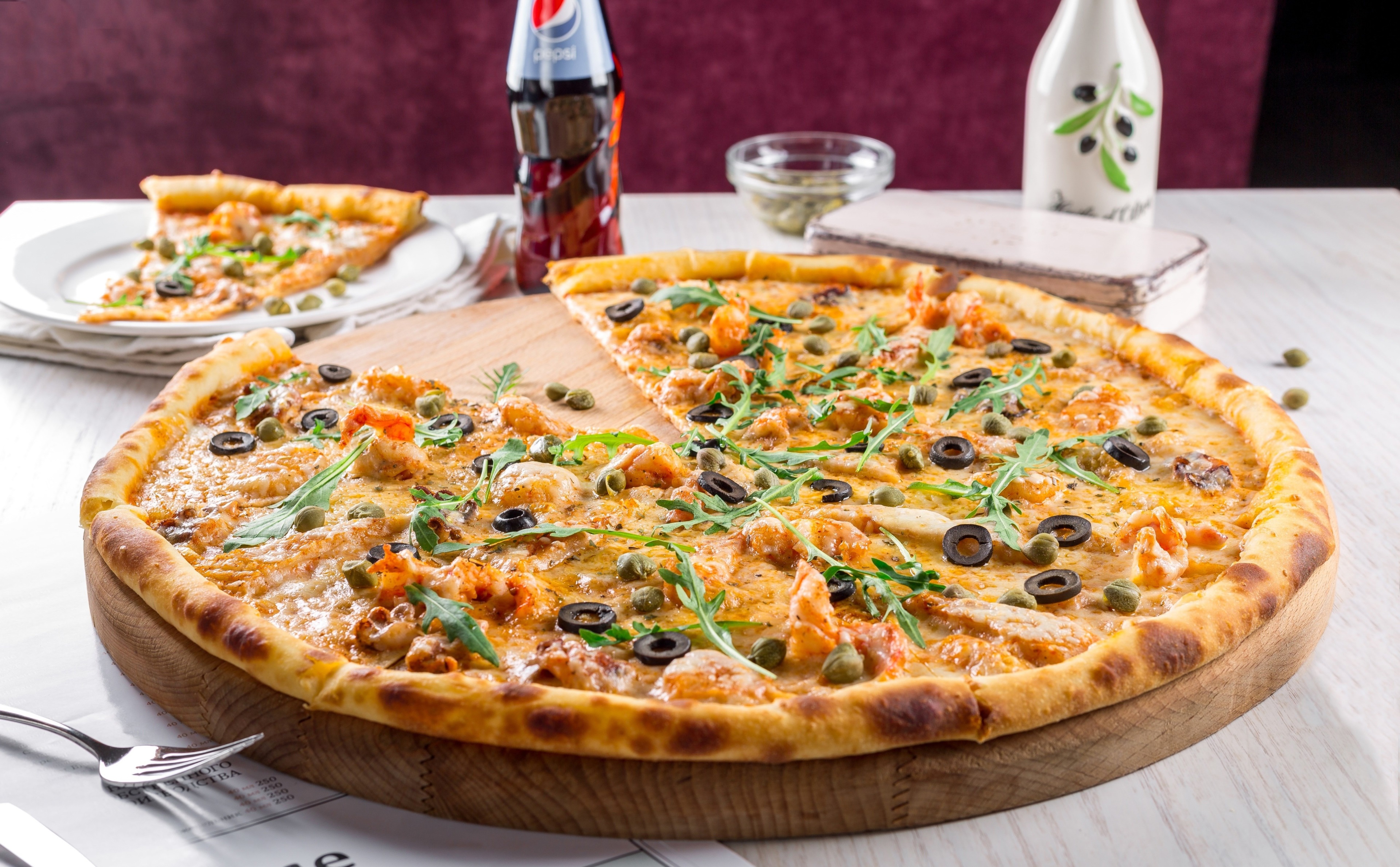 Pizza with shrimp, olives, and capers HD Wallpaper