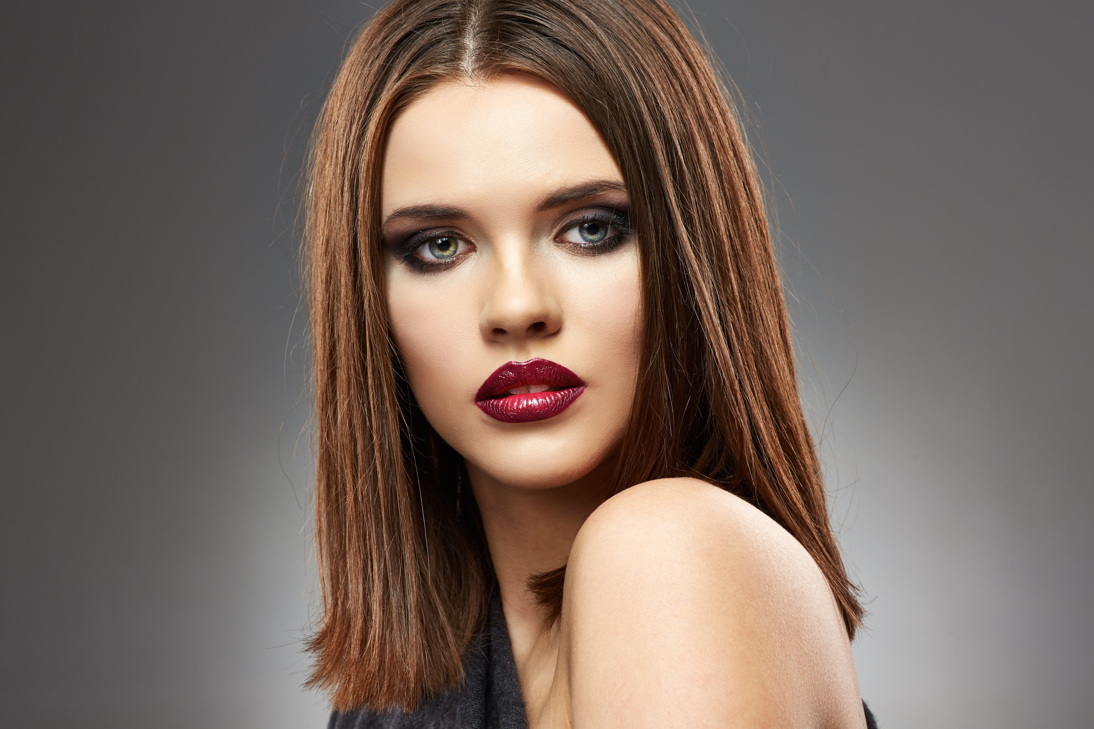 Woman with dark makeup and red lipstick HD Wallpaper
