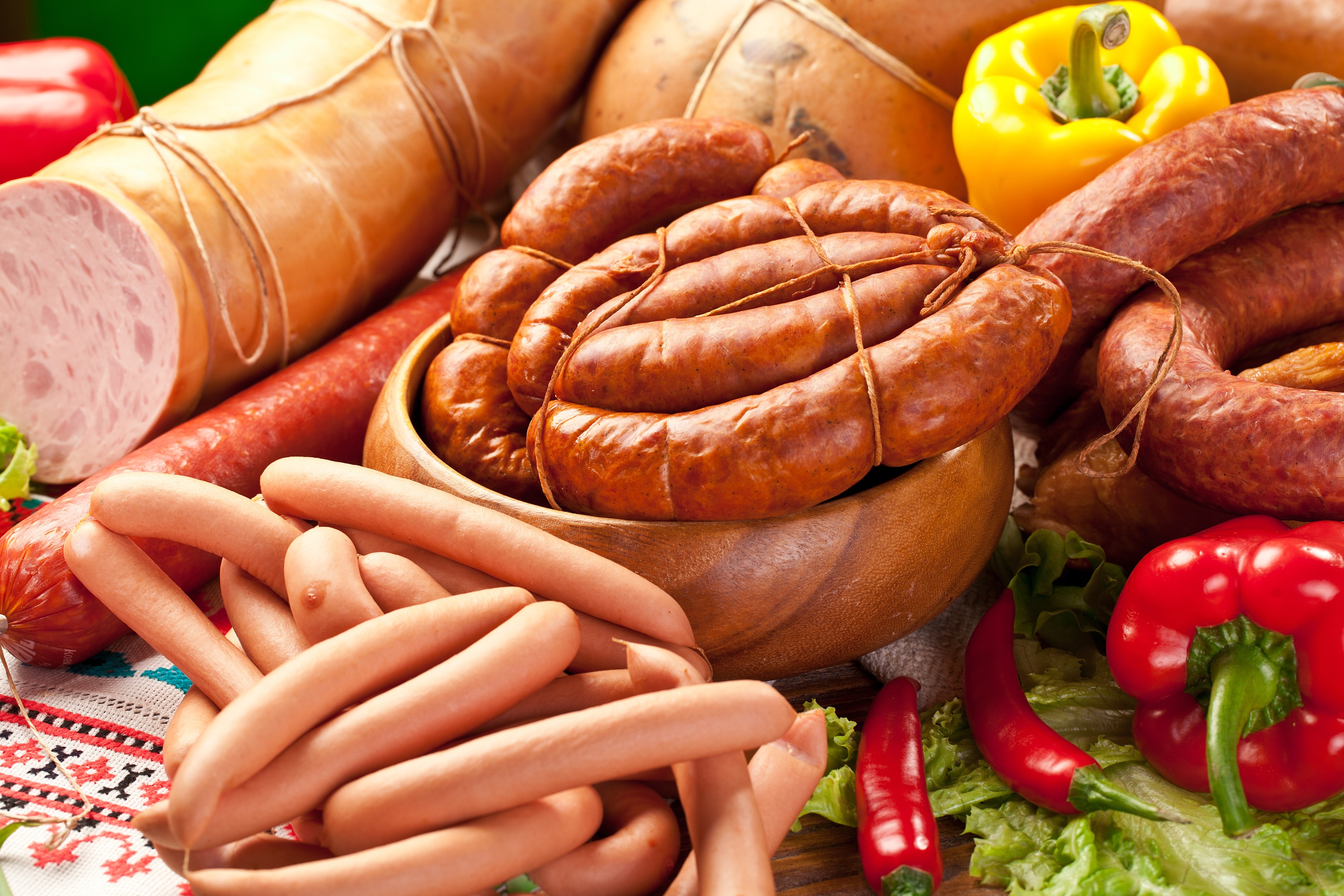 Assortment of sausages and peppers HD Wallpaper