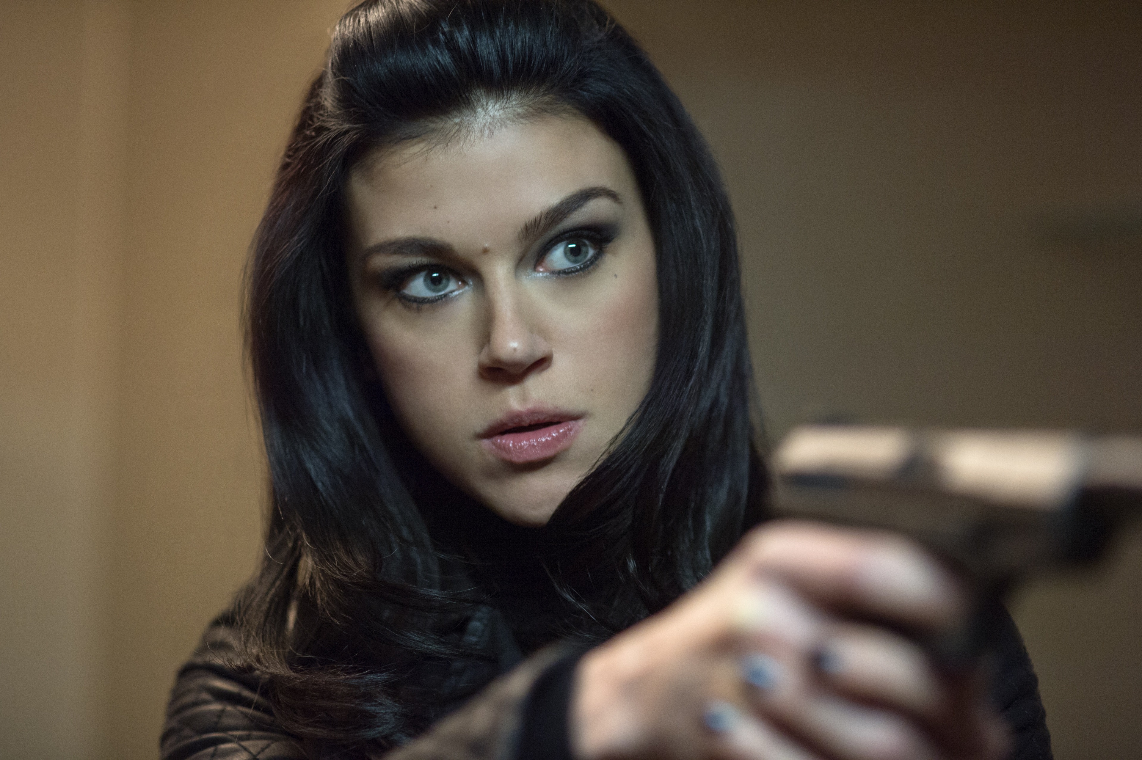 Woman holding a gun HD Wallpaper