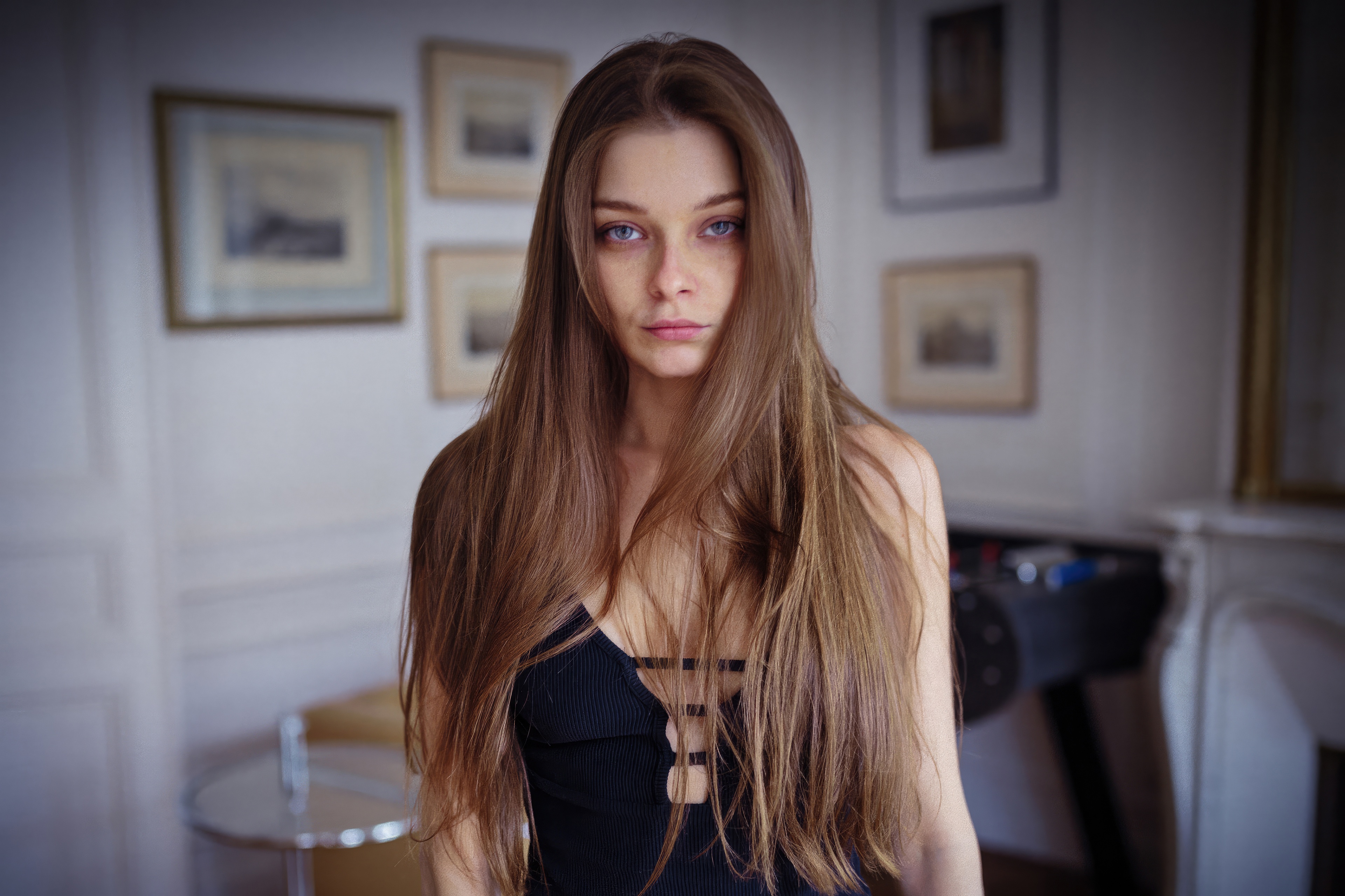 Girl with blue eyes looking at the viewer HD Wallpaper