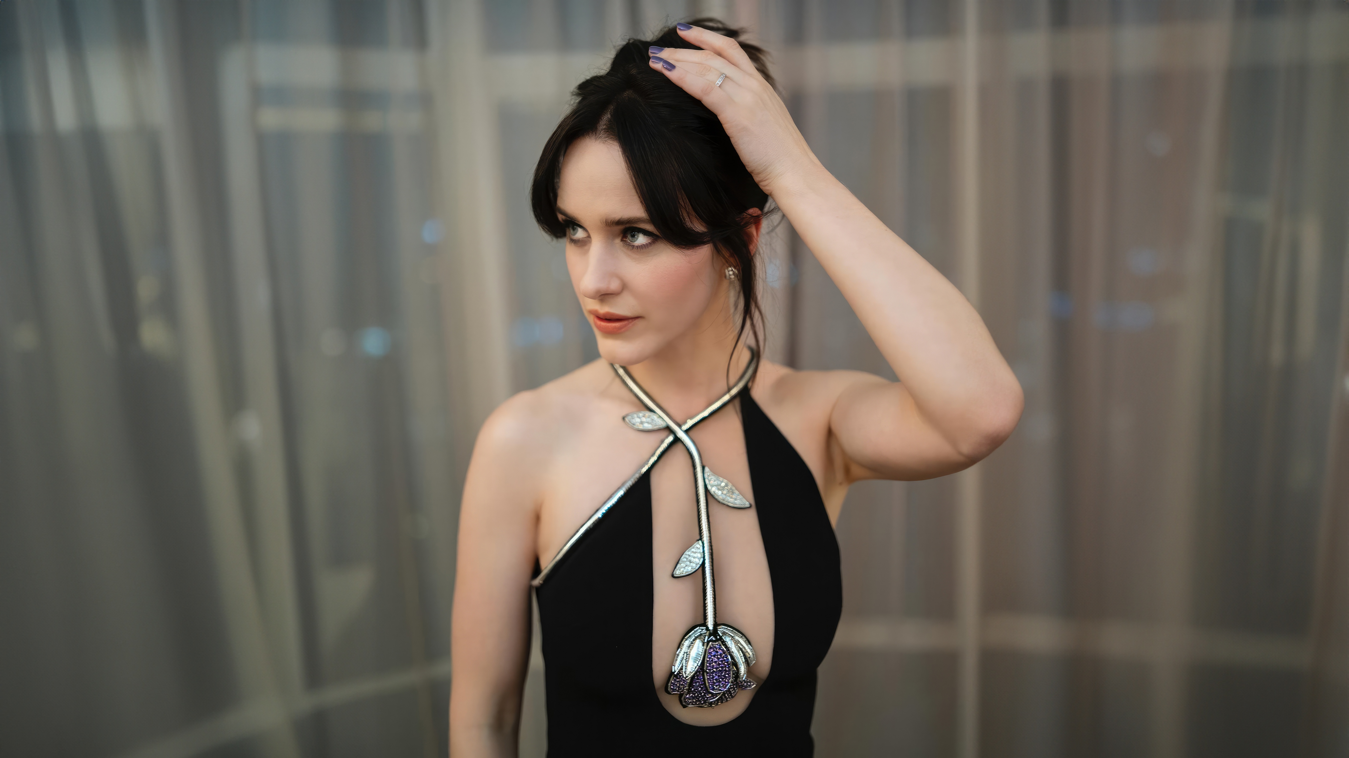 Rachel Brosnahan at Golden Globe Party 2024 HD Wallpaper