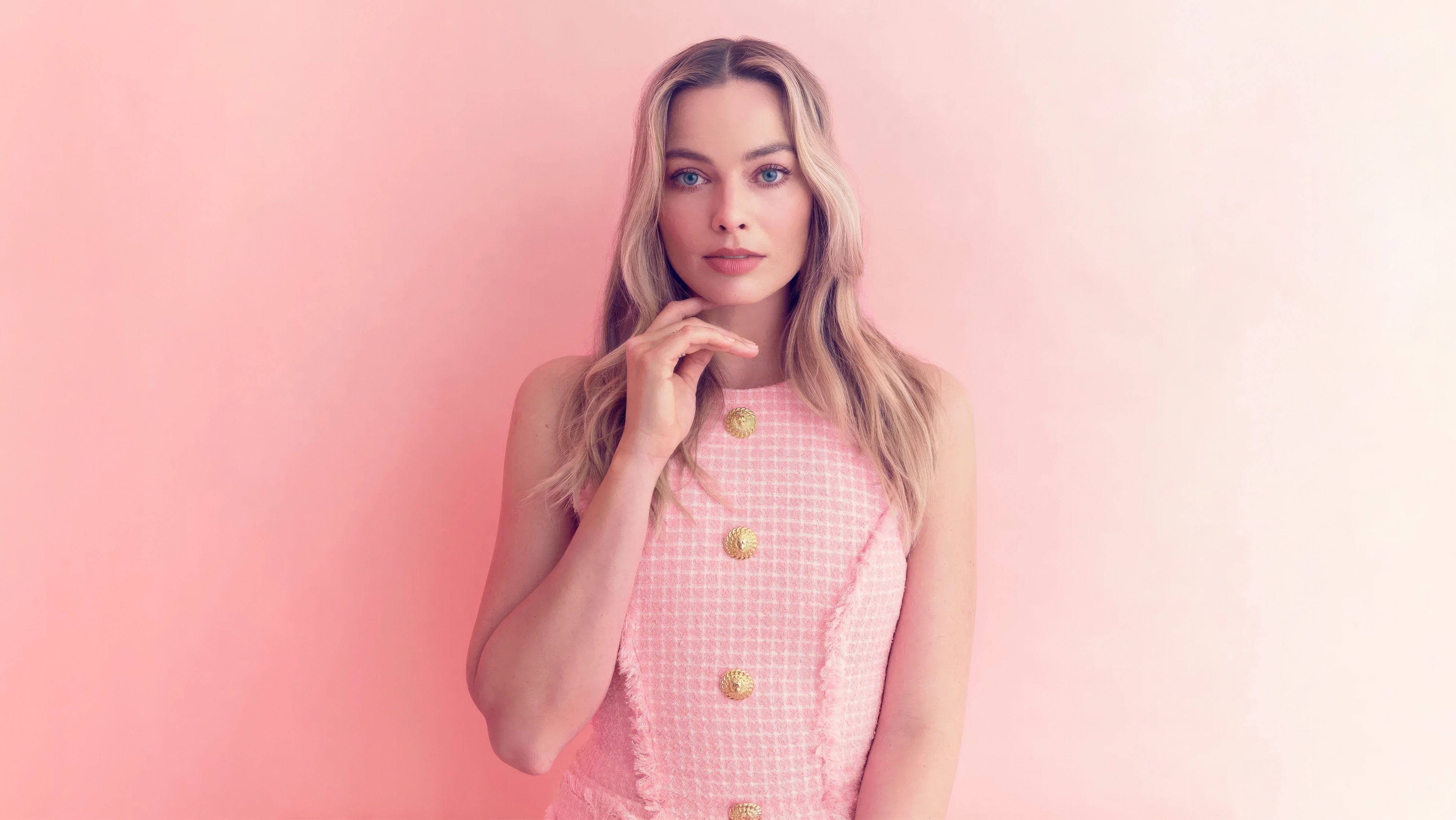 Margot Robbie Poses in Pink Dress HD Wallpaper