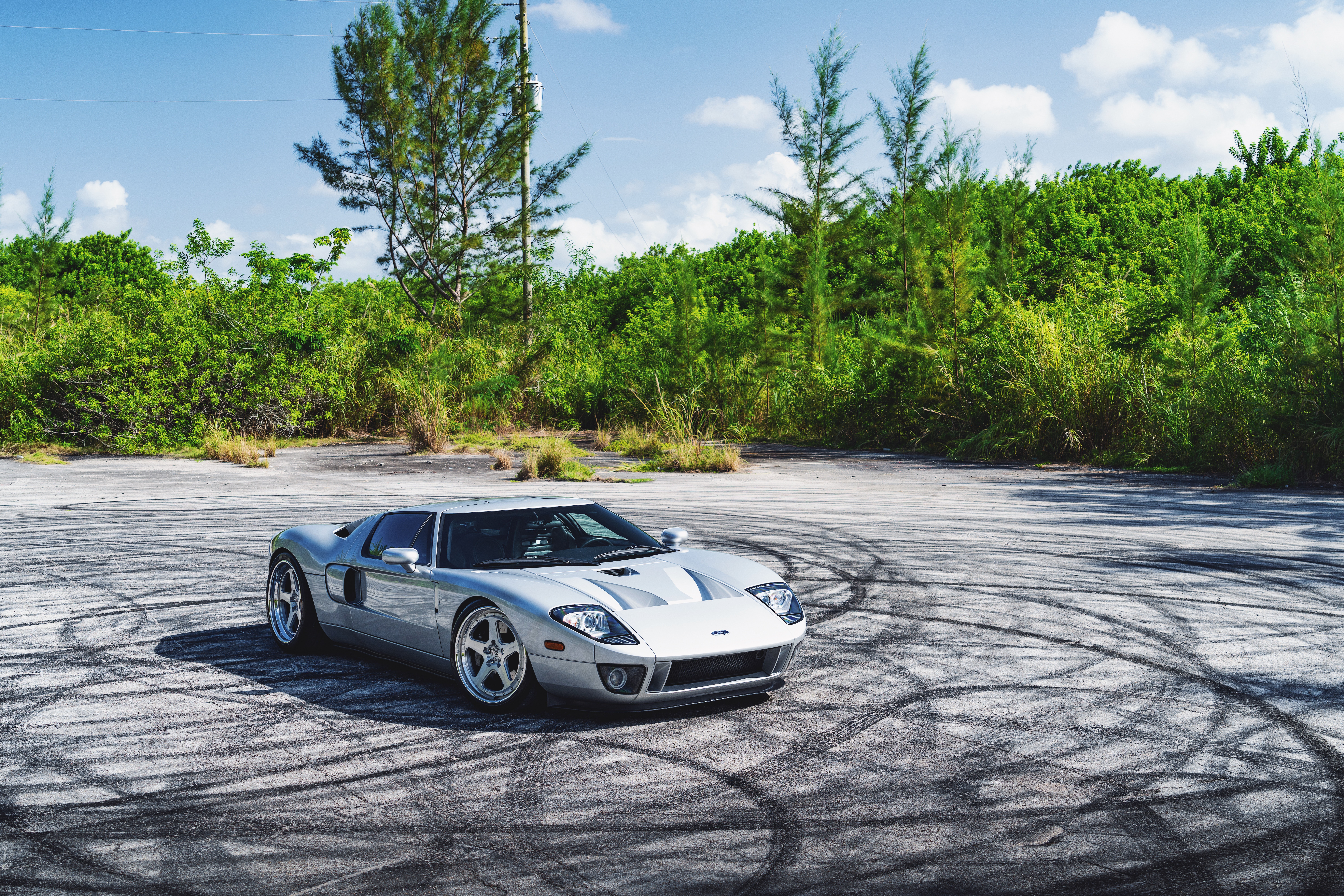 Silver Ford GT Gen 1 on asphalt with tire marks HD Wallpaper