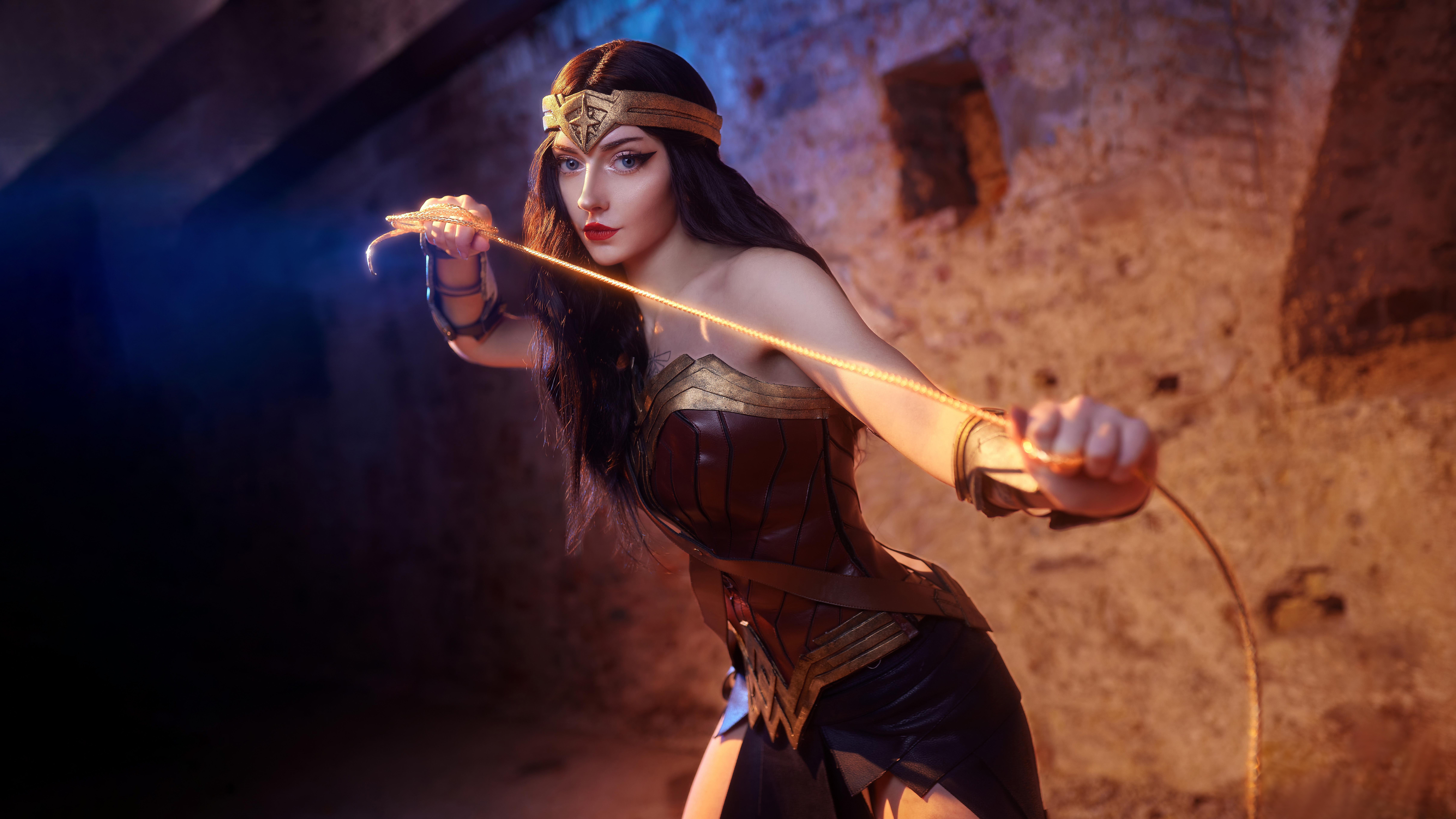 Wonder Woman with Lasso of Truth HD Wallpaper