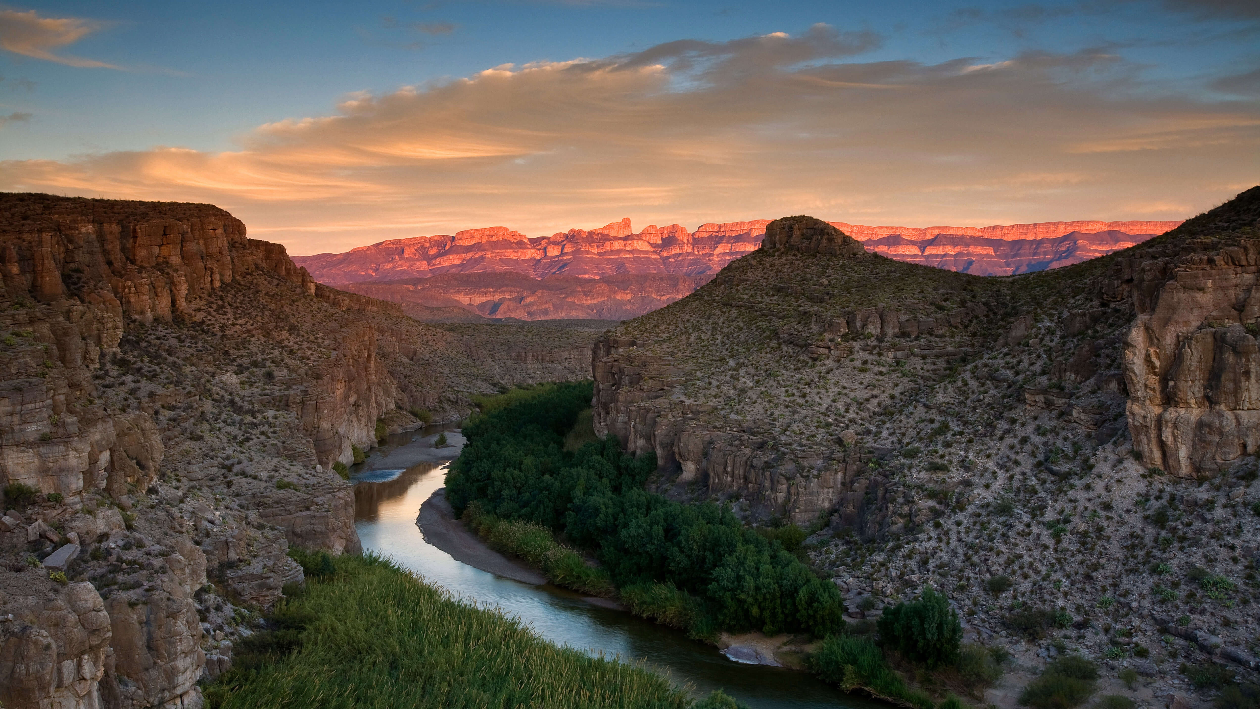Rio Grande River in Big Bend National Park at sunset HD Wallpaper