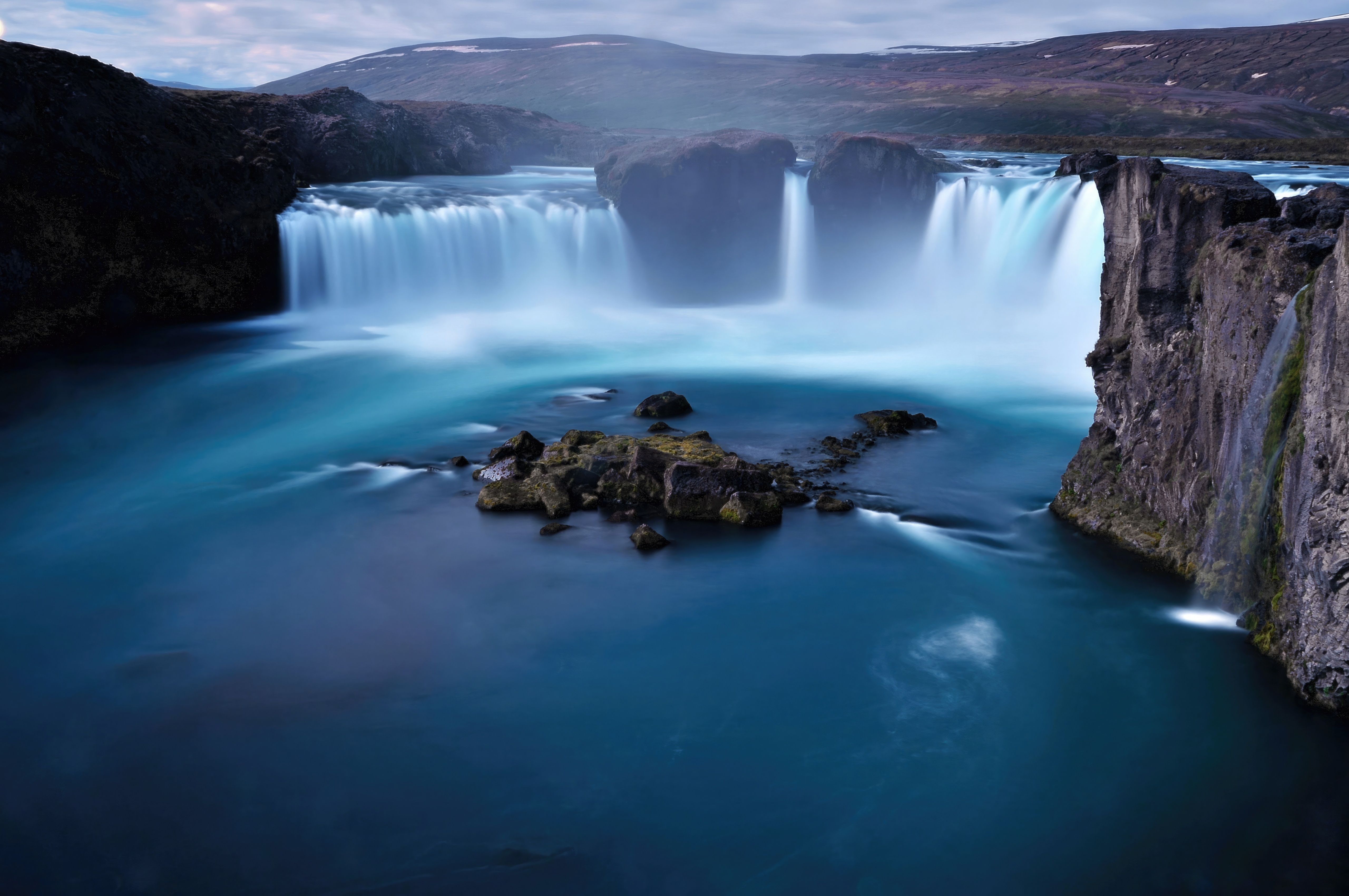 Goðafoss Waterfall in Iceland HD Wallpaper