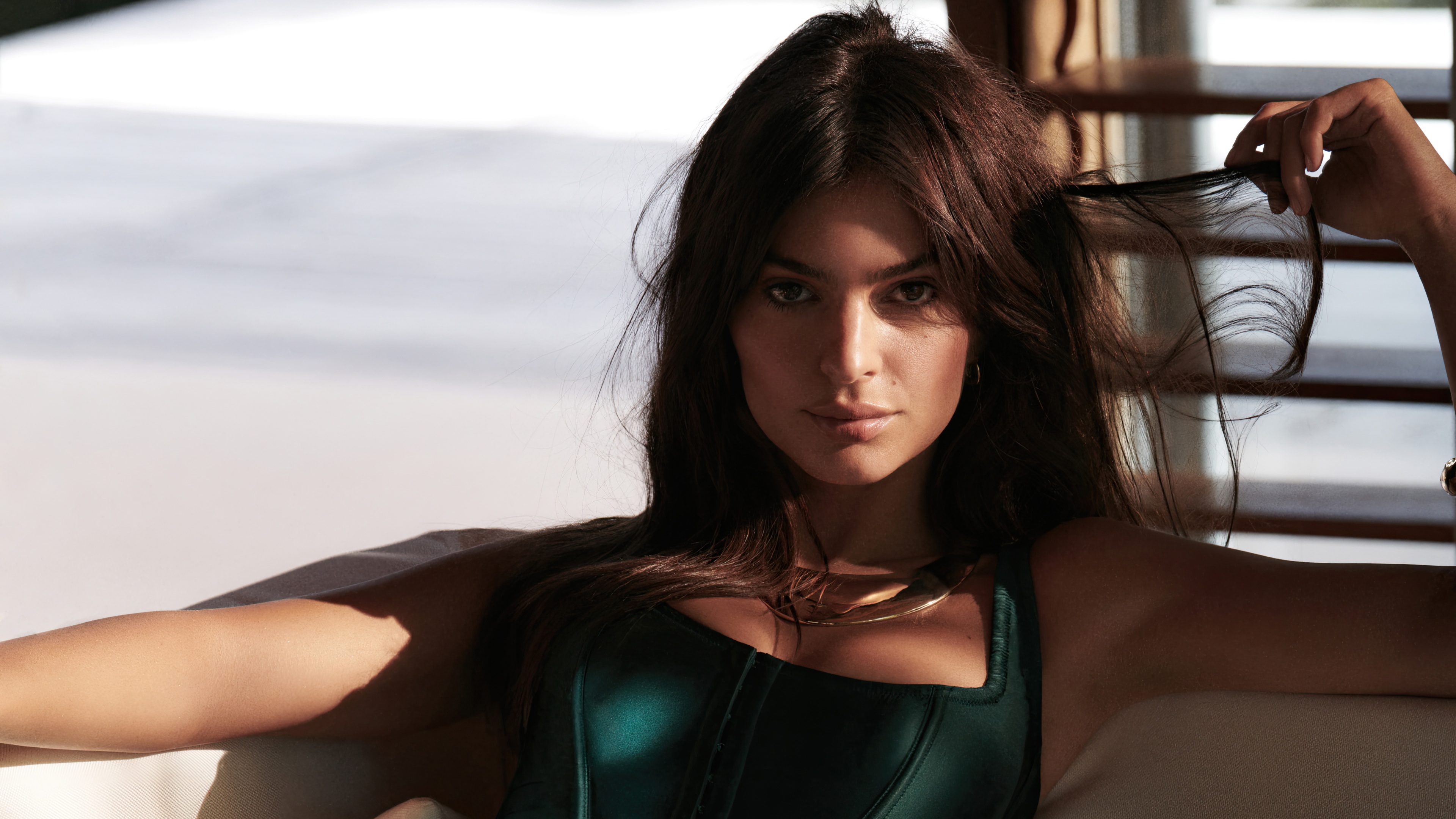 Emily Ratajkowski in Victoria's Secret HD Wallpaper