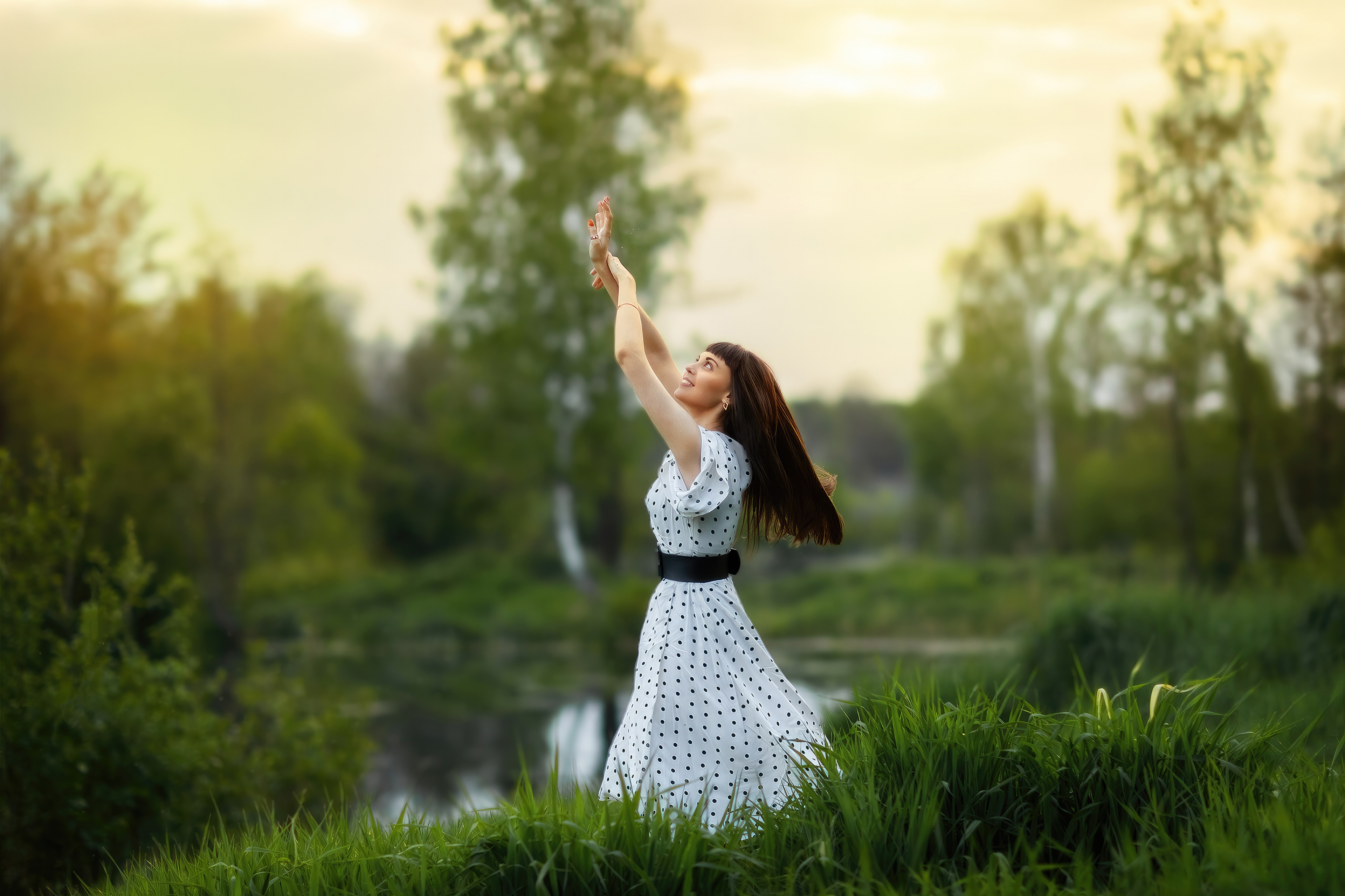 Girl in a polka dot dress in a field HD Wallpaper