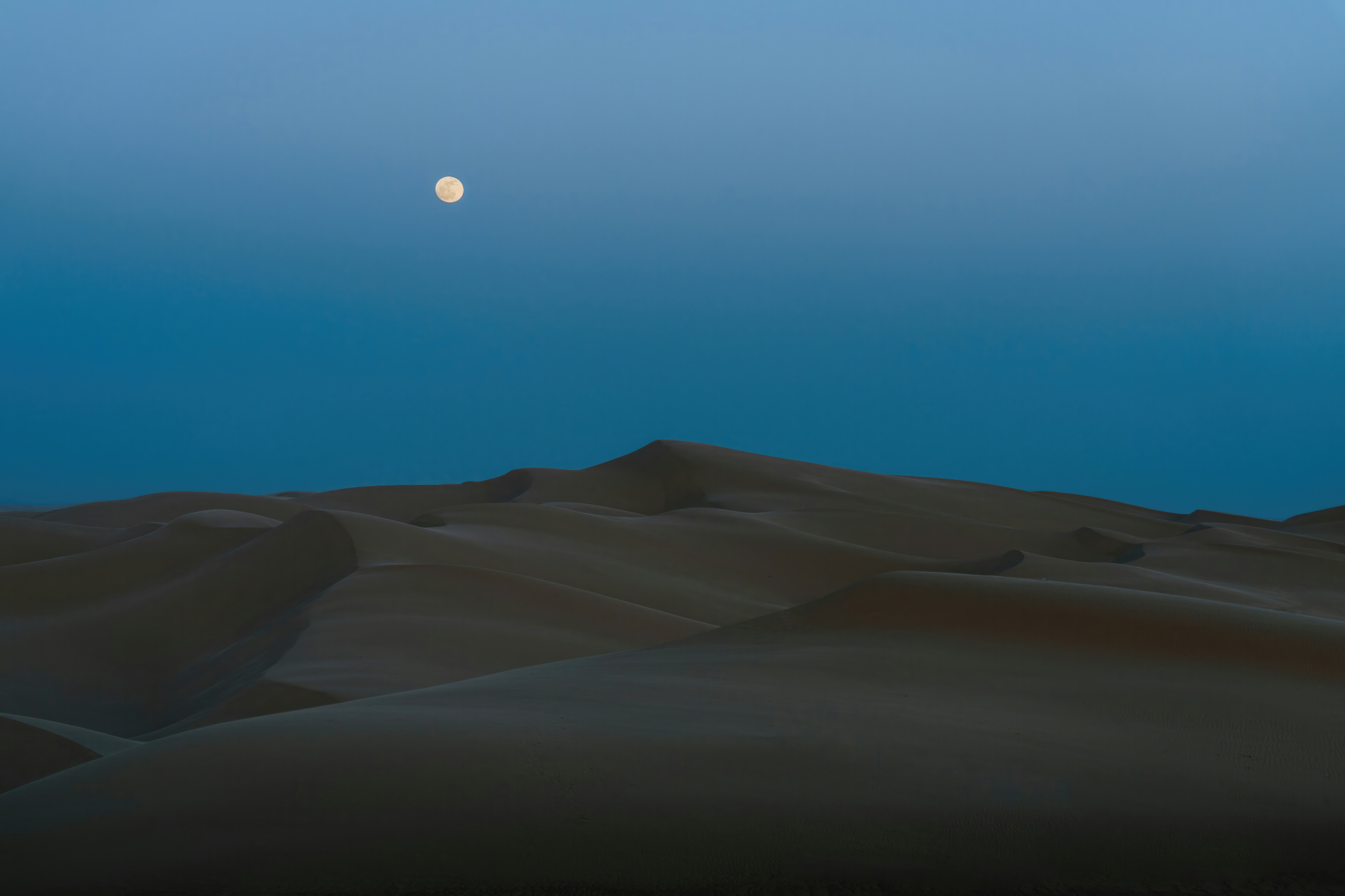 Full Moon Over Desert Dunes at Dusk HD Wallpaper