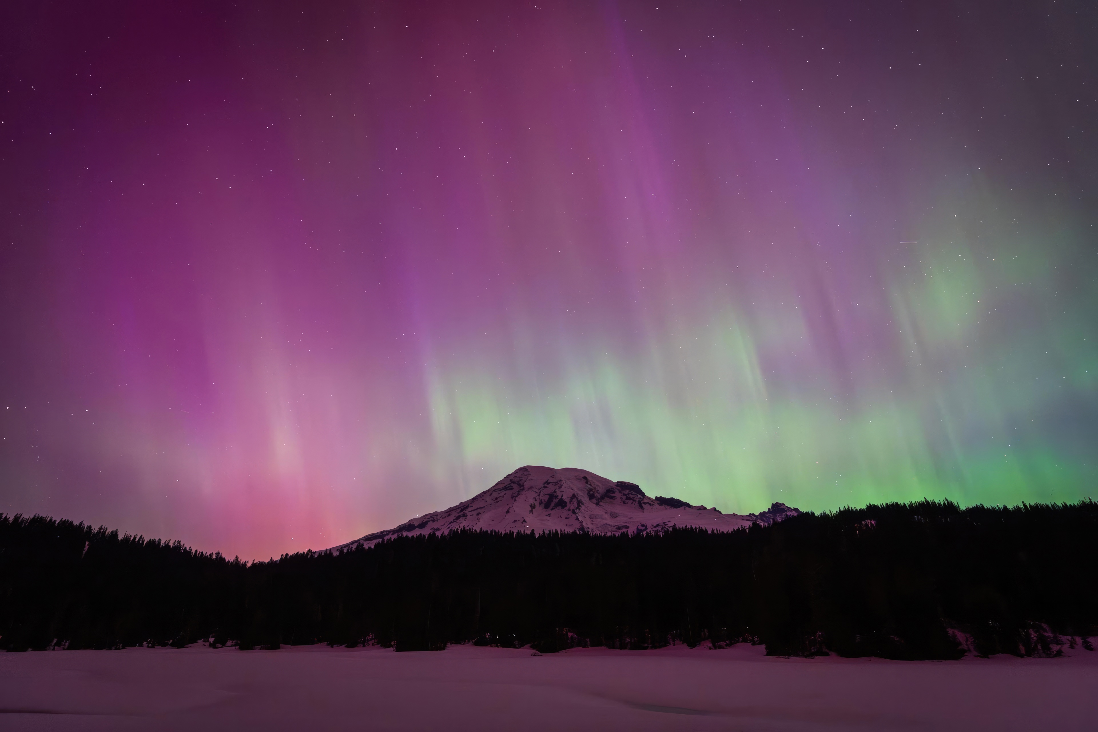 Aurora Borealis Over Mount Rainier HD Wallpaper