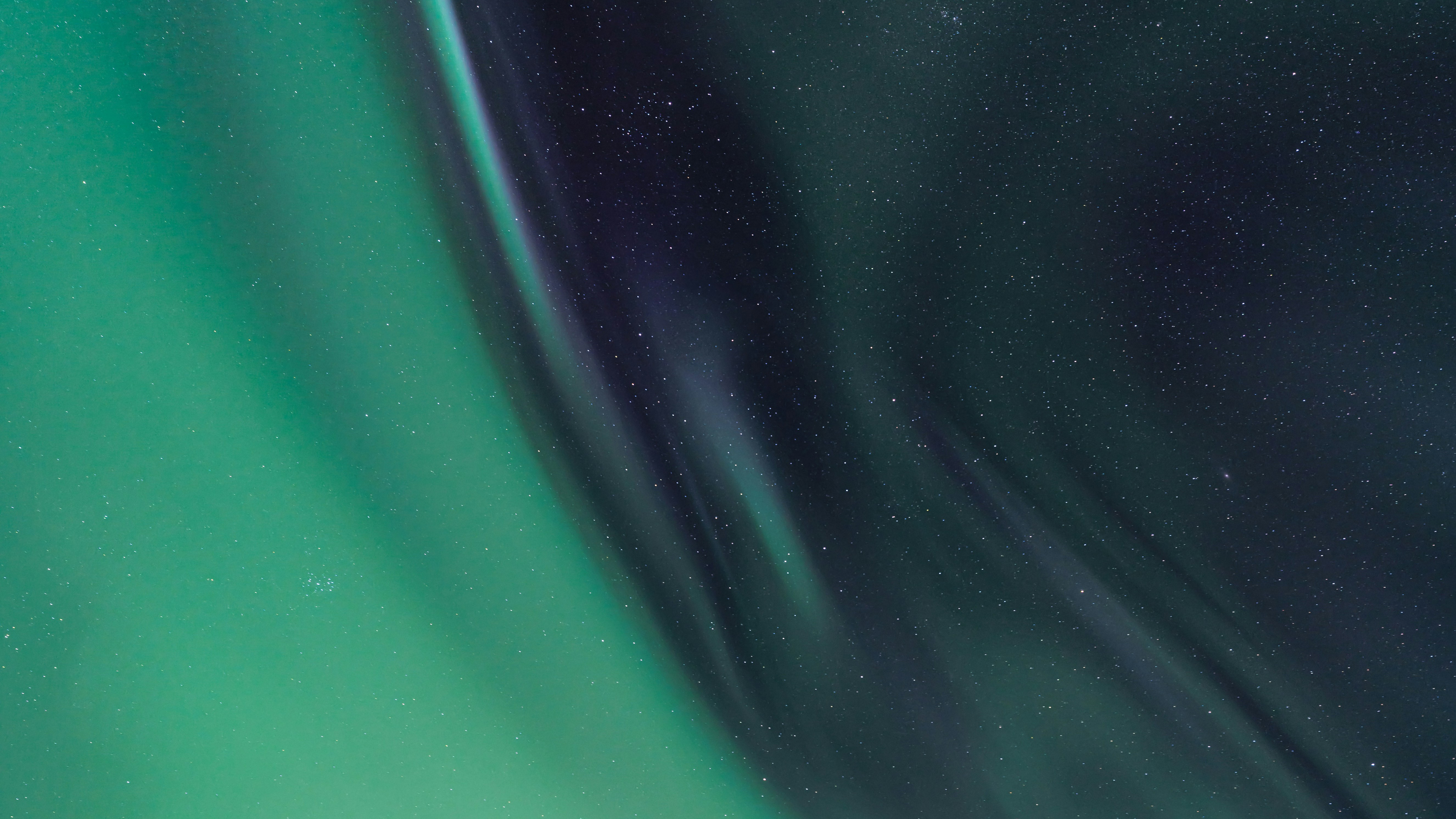 Aurora Borealis in the Night Sky HD Wallpaper