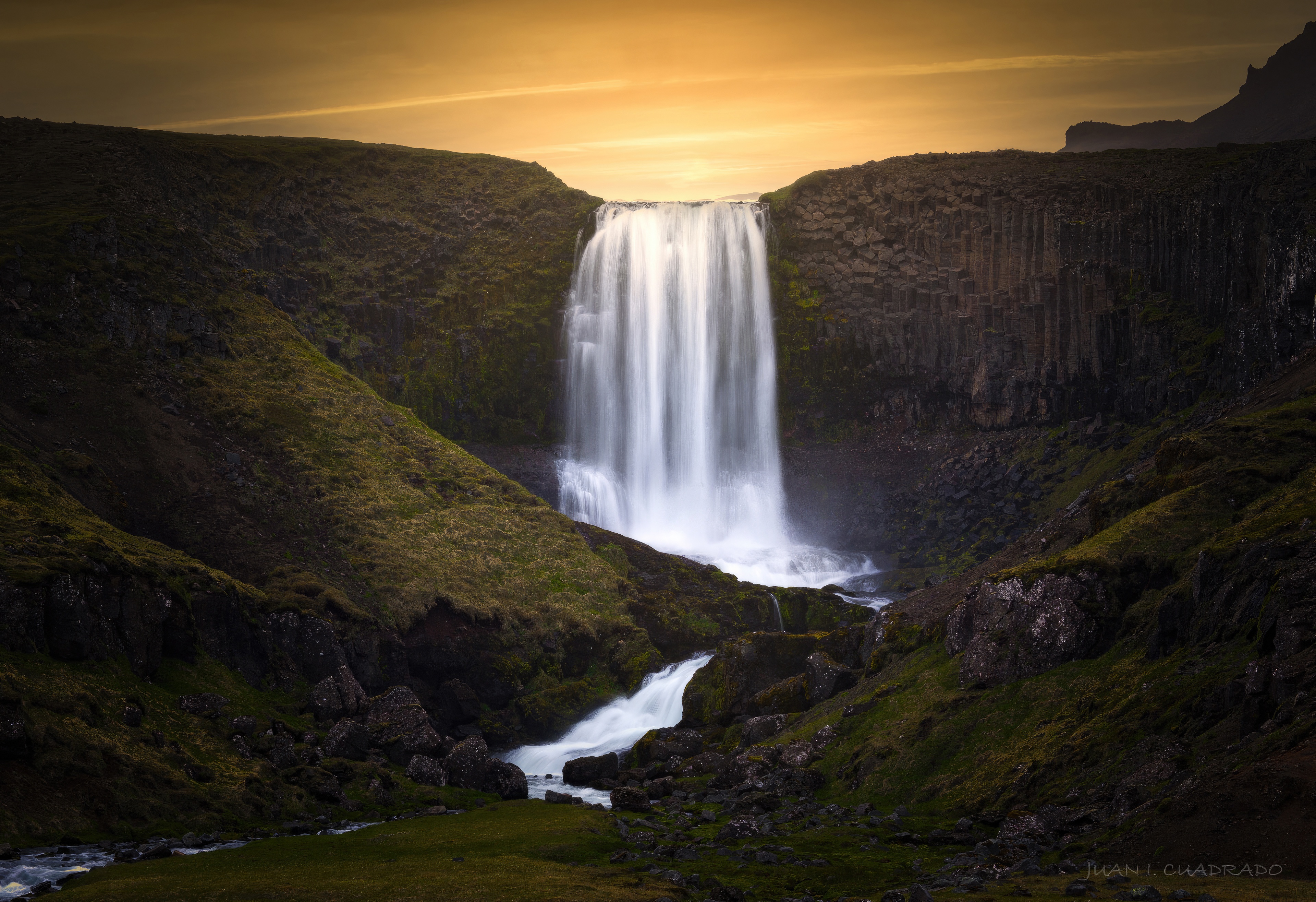 Waterfall in Iceland with Basalt Columns HD Wallpaper