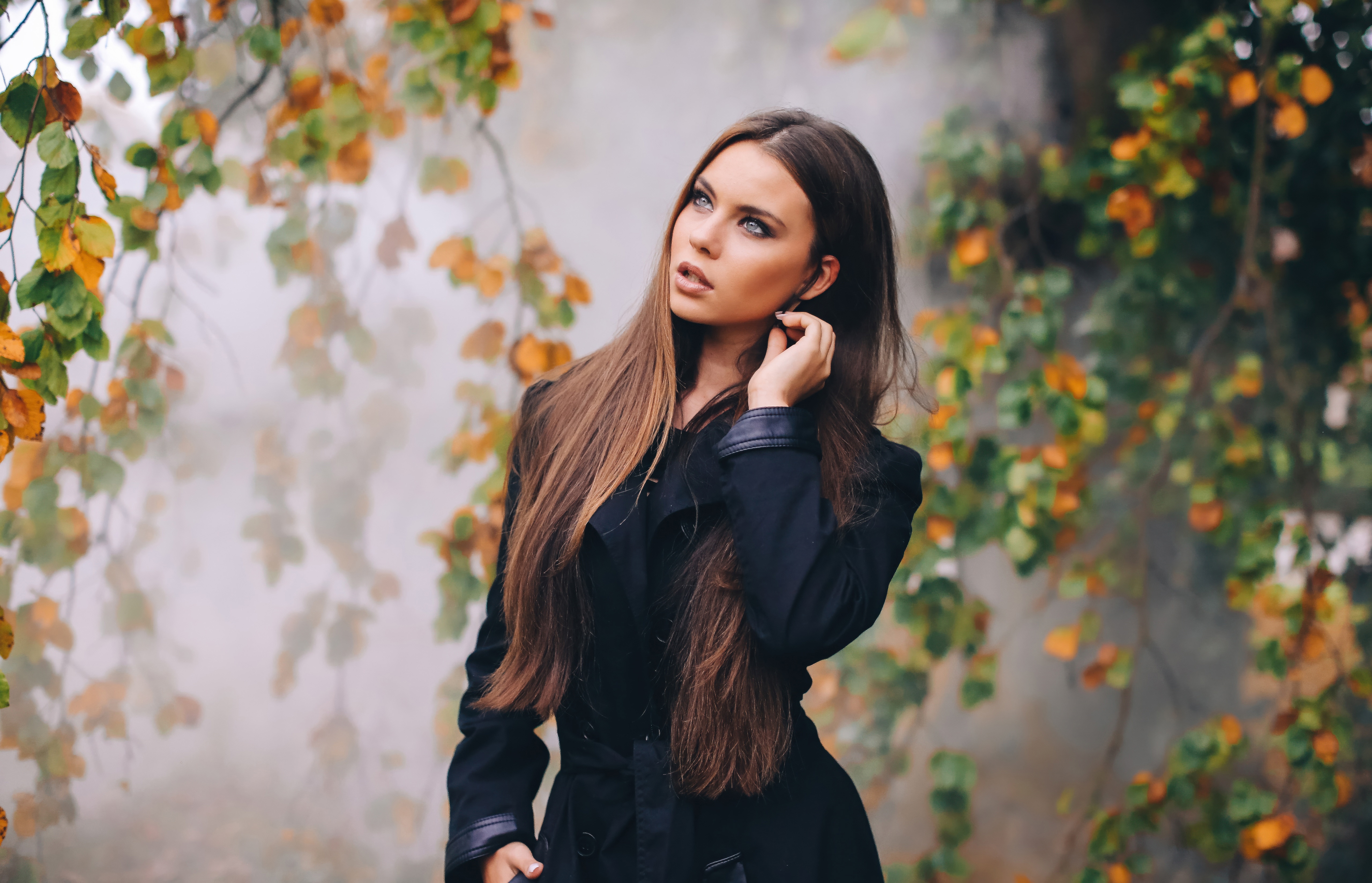 Girl adjusting her hair in autumn HD Wallpaper