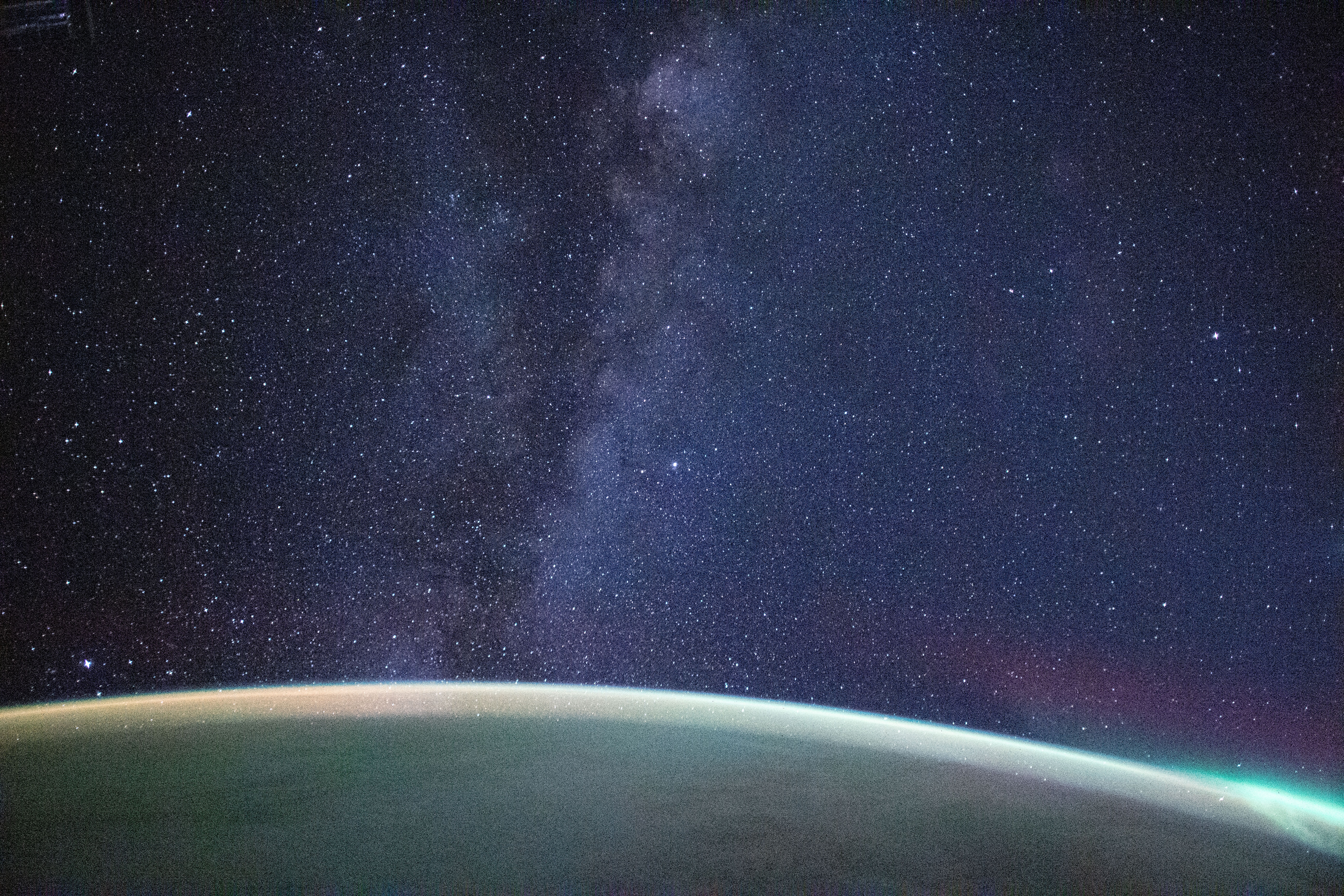 Milky Way and Aurora over Earth's Horizon HD Wallpaper