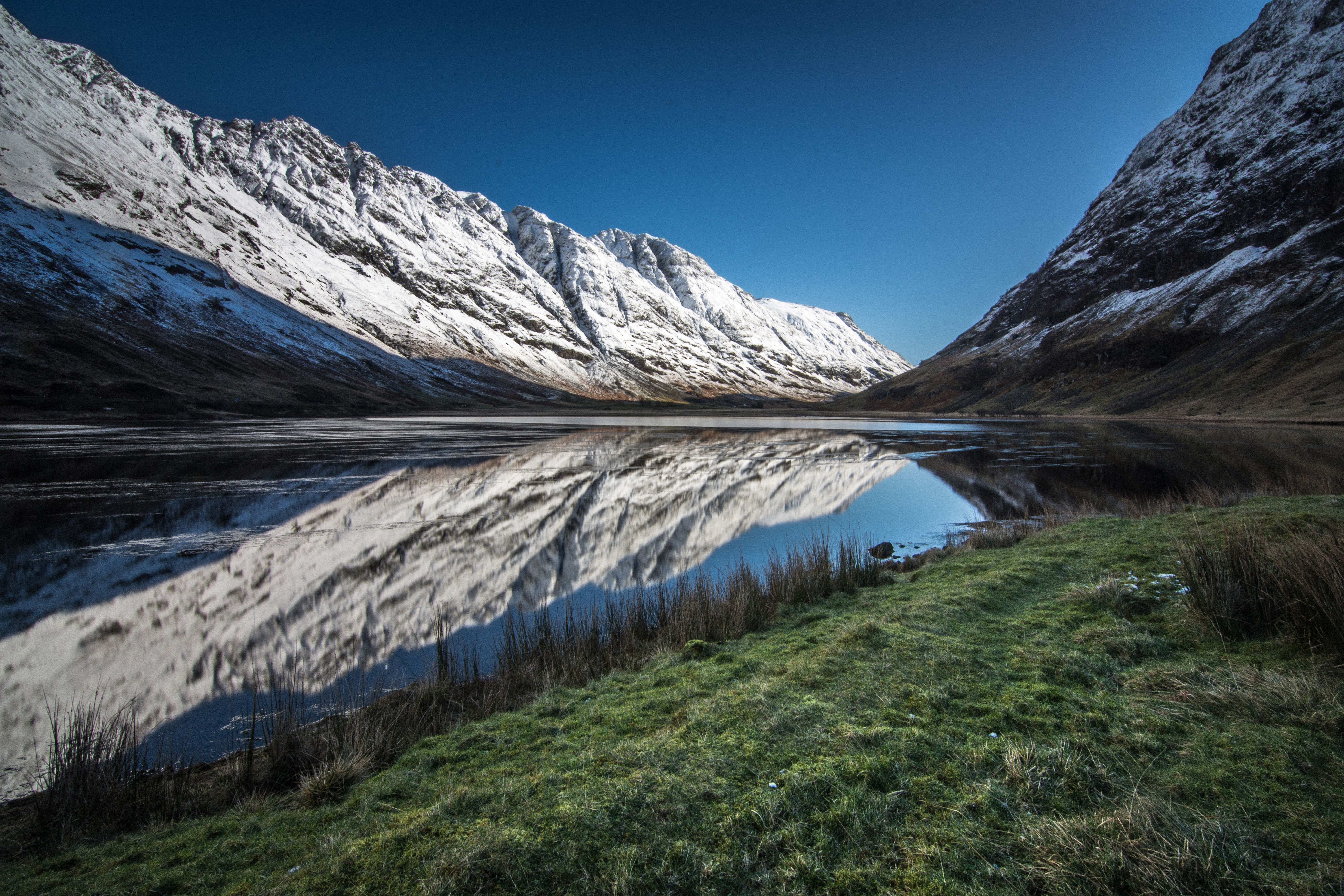 Loch Achtriochtan Scotland with Snow-Capped Mountains and Reflections HD Wallpaper