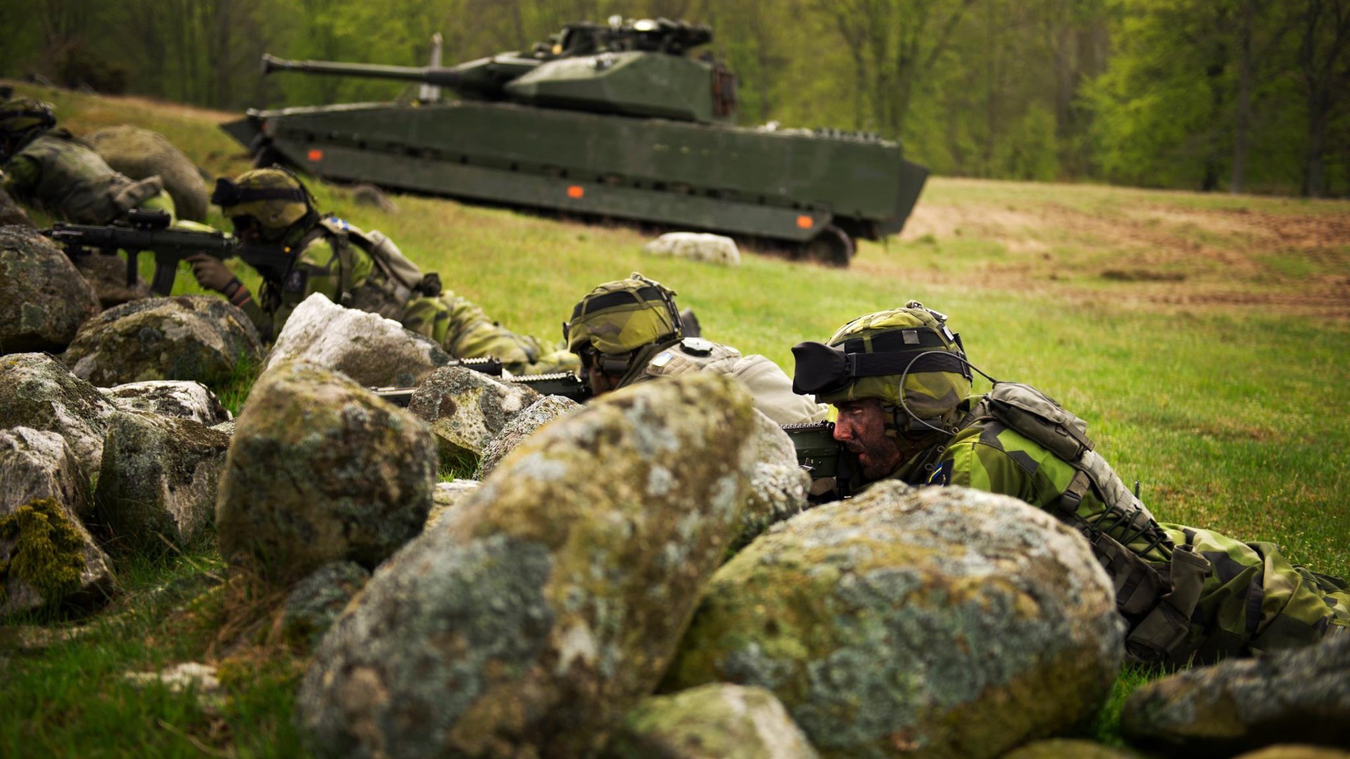 Swedish Army soldiers with CV90 infantry fighting vehicle HD Wallpaper
