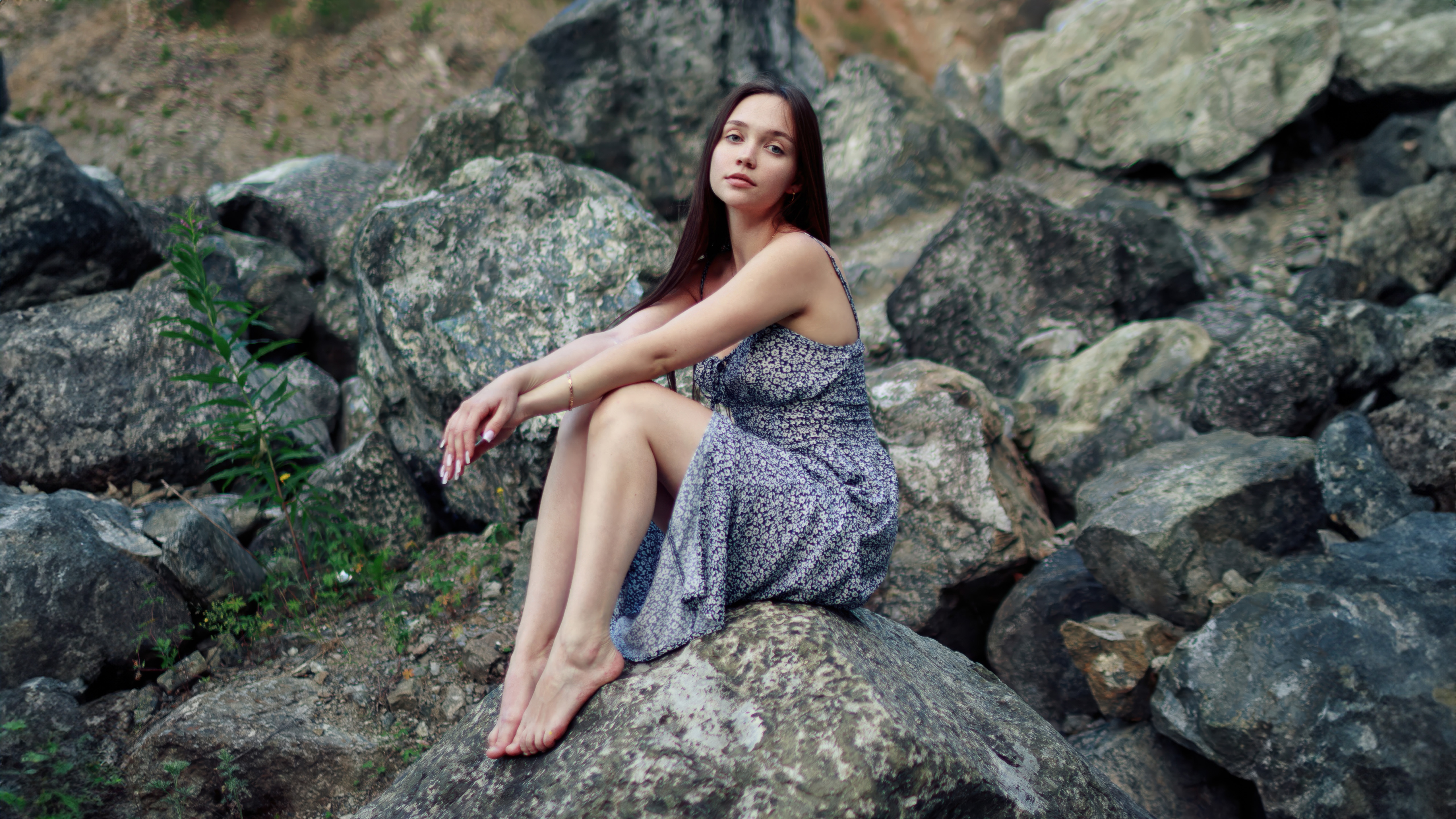 Girl sitting barefoot on rocks HD Wallpaper