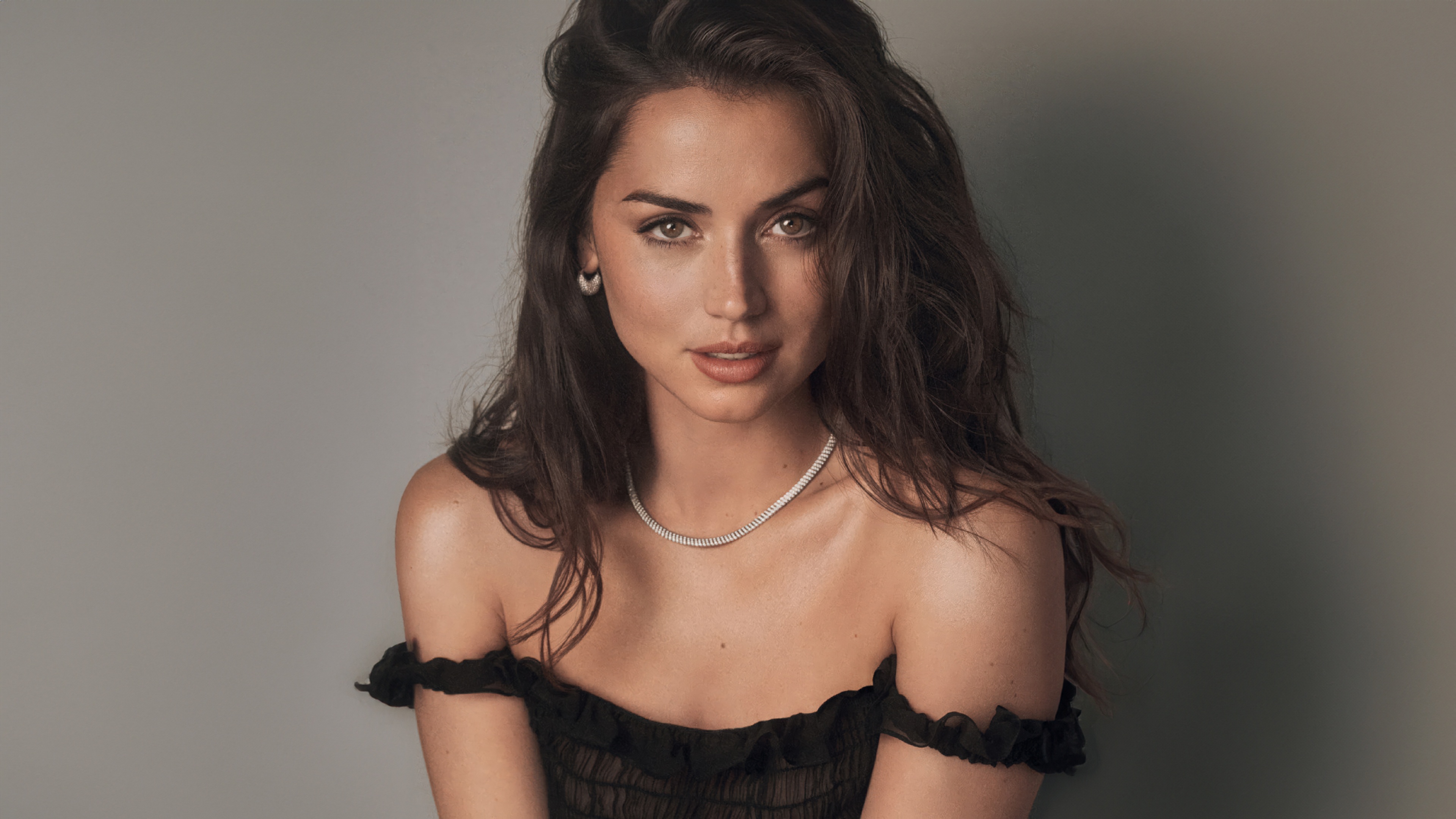 Ana de Armas for Estee Lauder HD Wallpaper