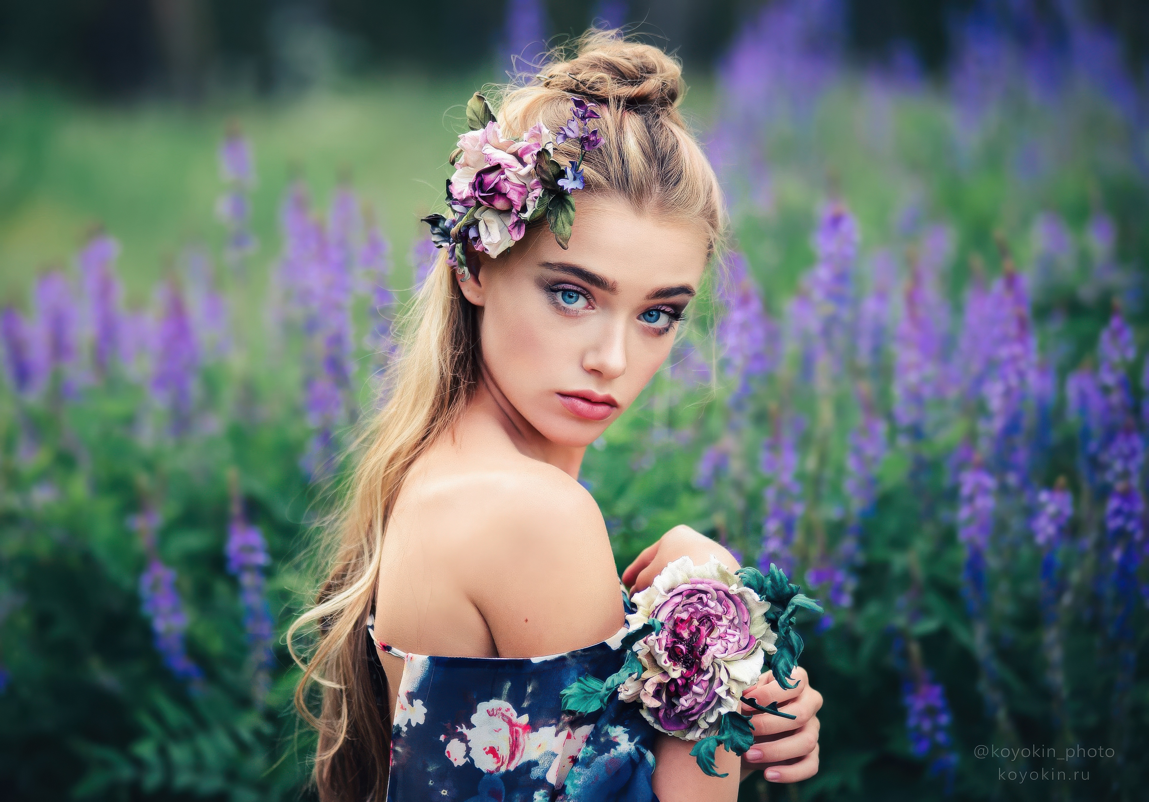 Blonde girl with flowers in a lavender field HD Wallpaper