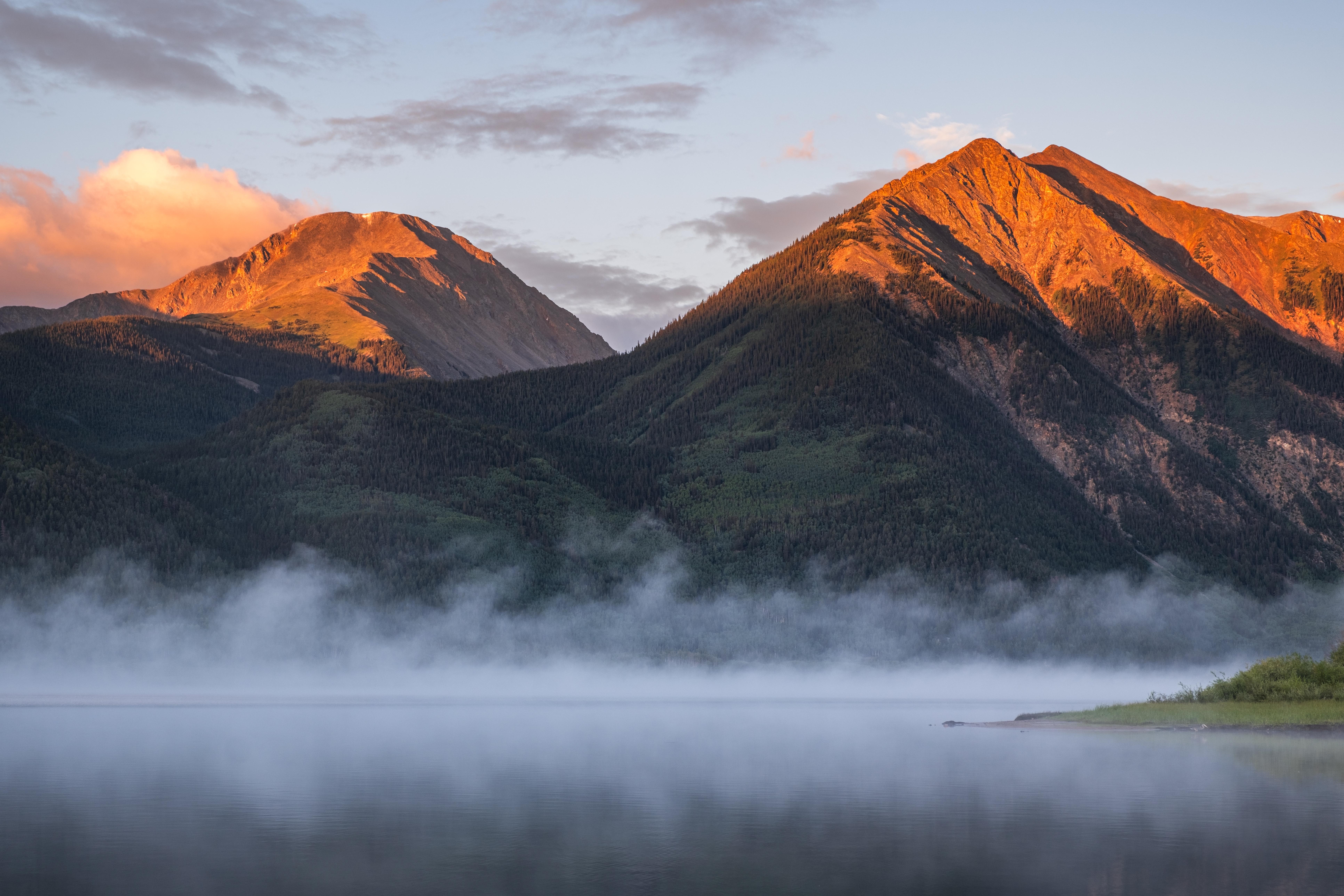 Sunrise over Twin Lakes, Colorado mountains HD Wallpaper