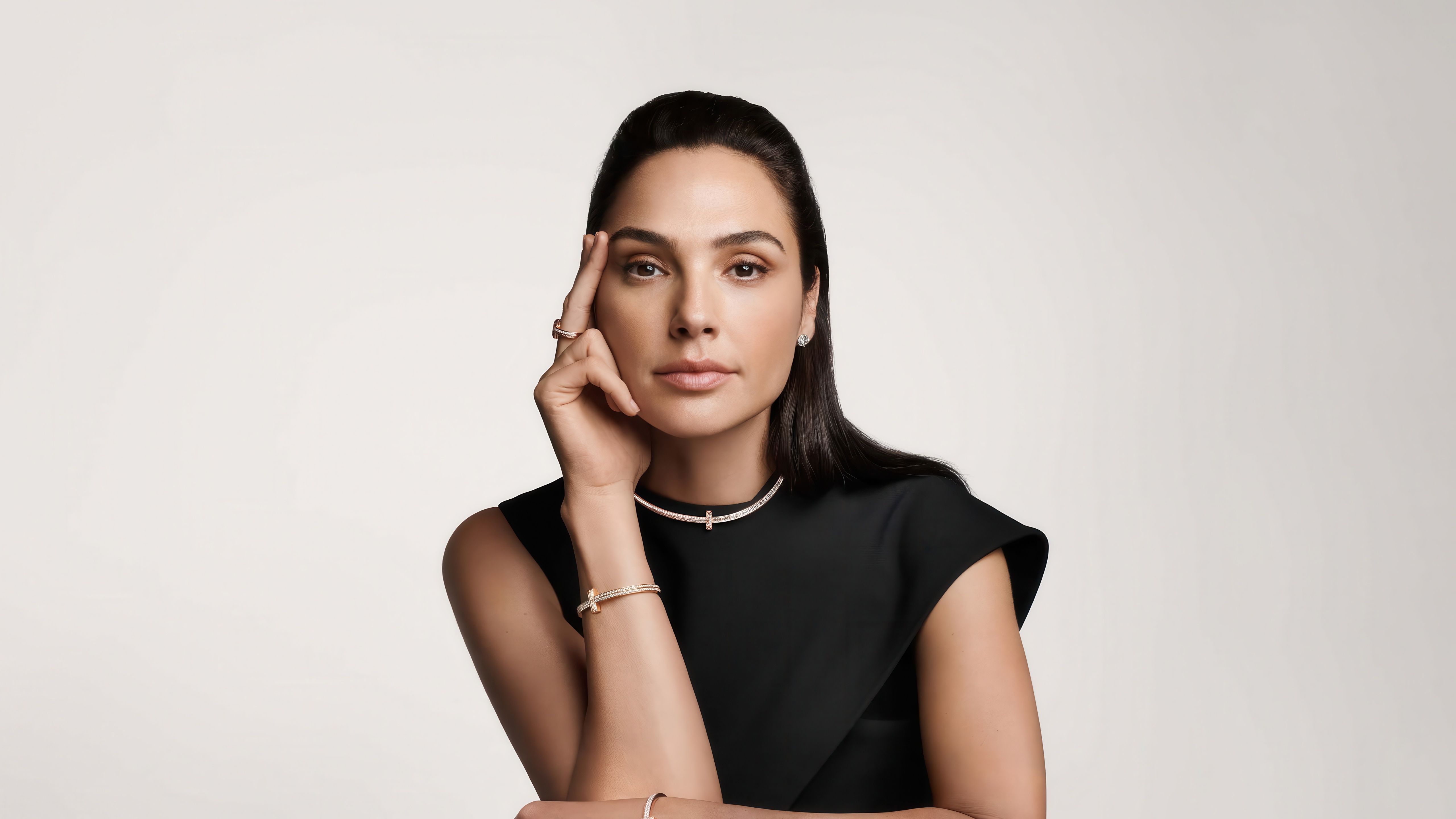 Gal Gadot wearing a black dress and jewelry HD Wallpaper
