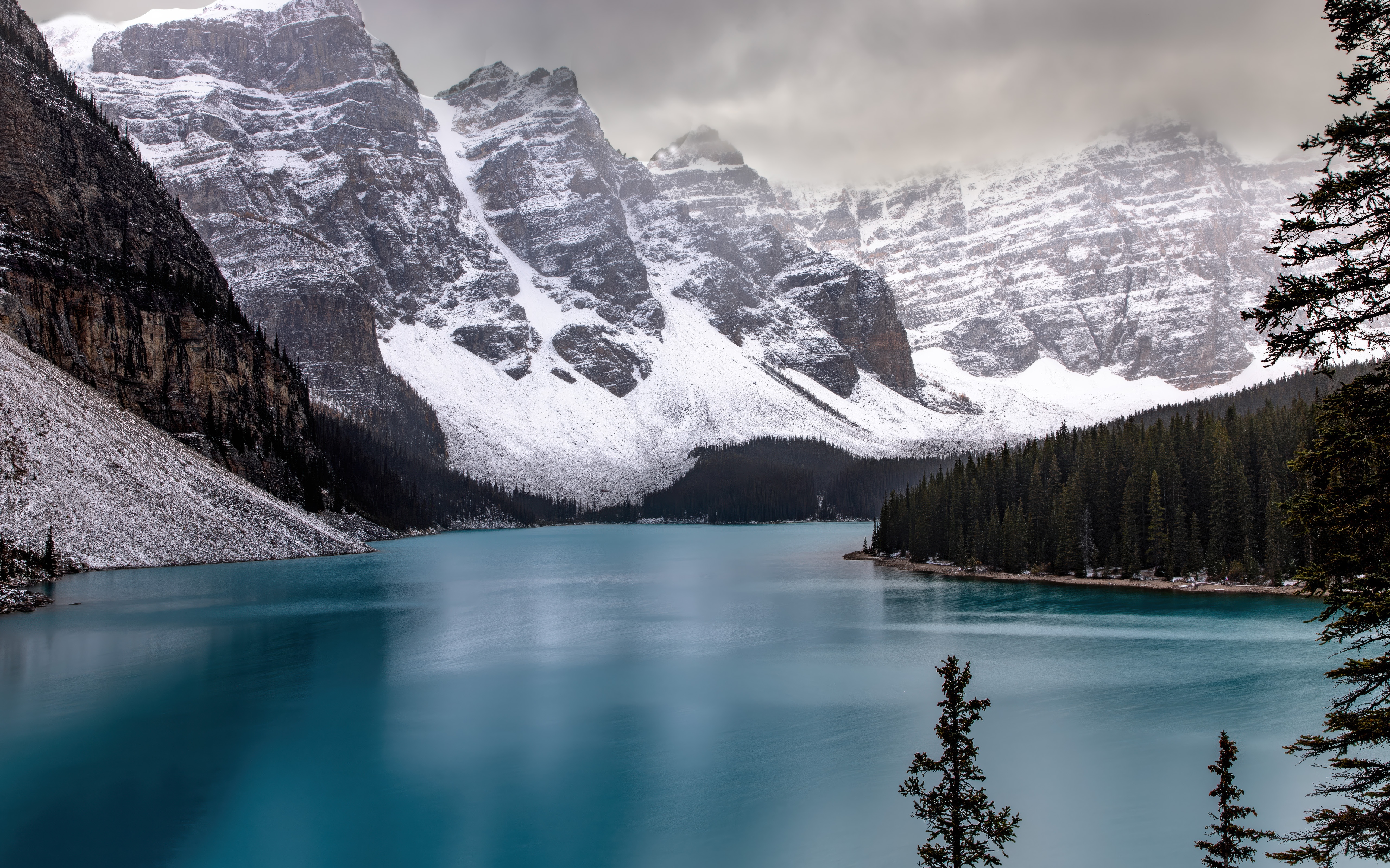 Moraine Lake in Banff National Park with Snowy Mountains HD Wallpaper