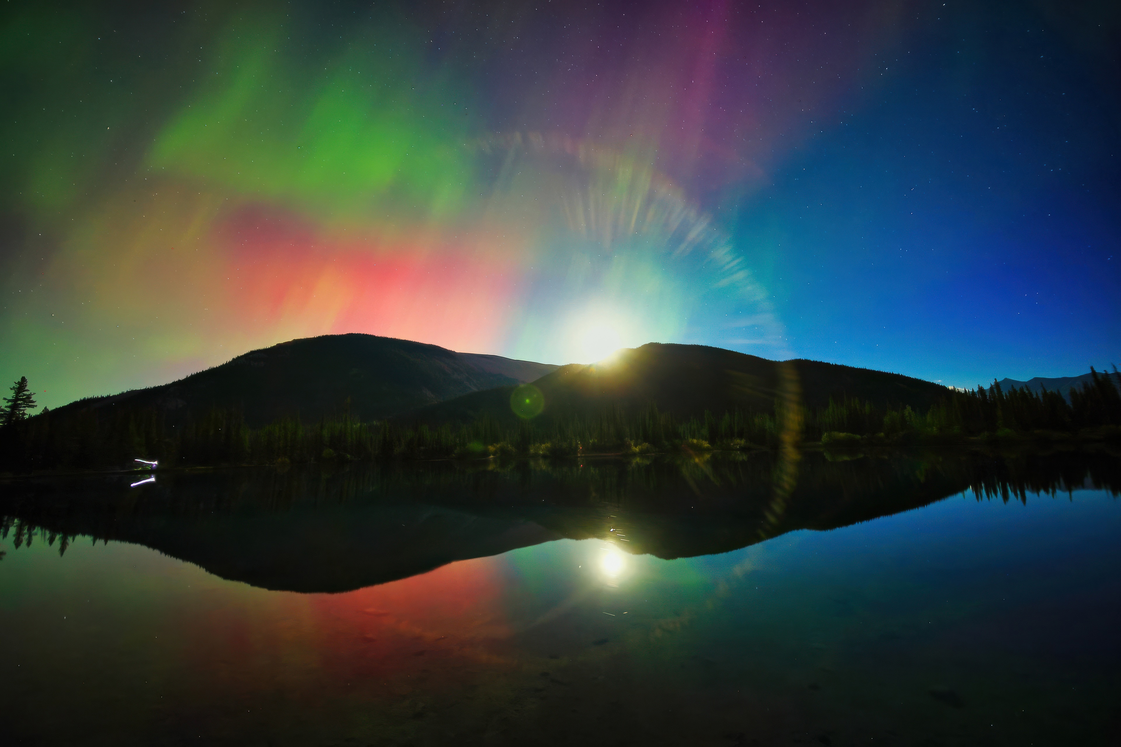 Aurora Borealis Over Mountains Reflected in Lake HD Wallpaper