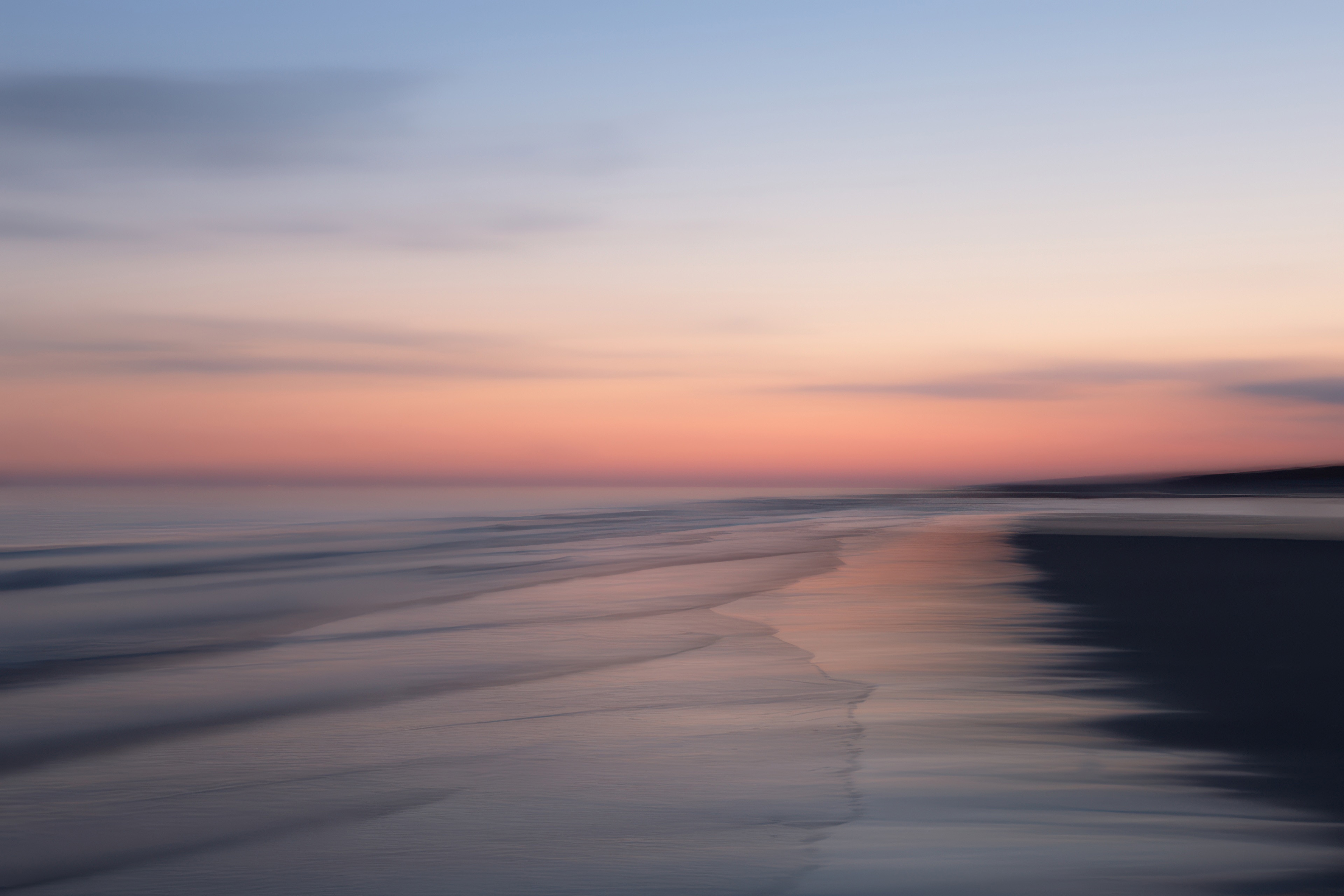 Beach at sunrise with soft pastel colors HD Wallpaper