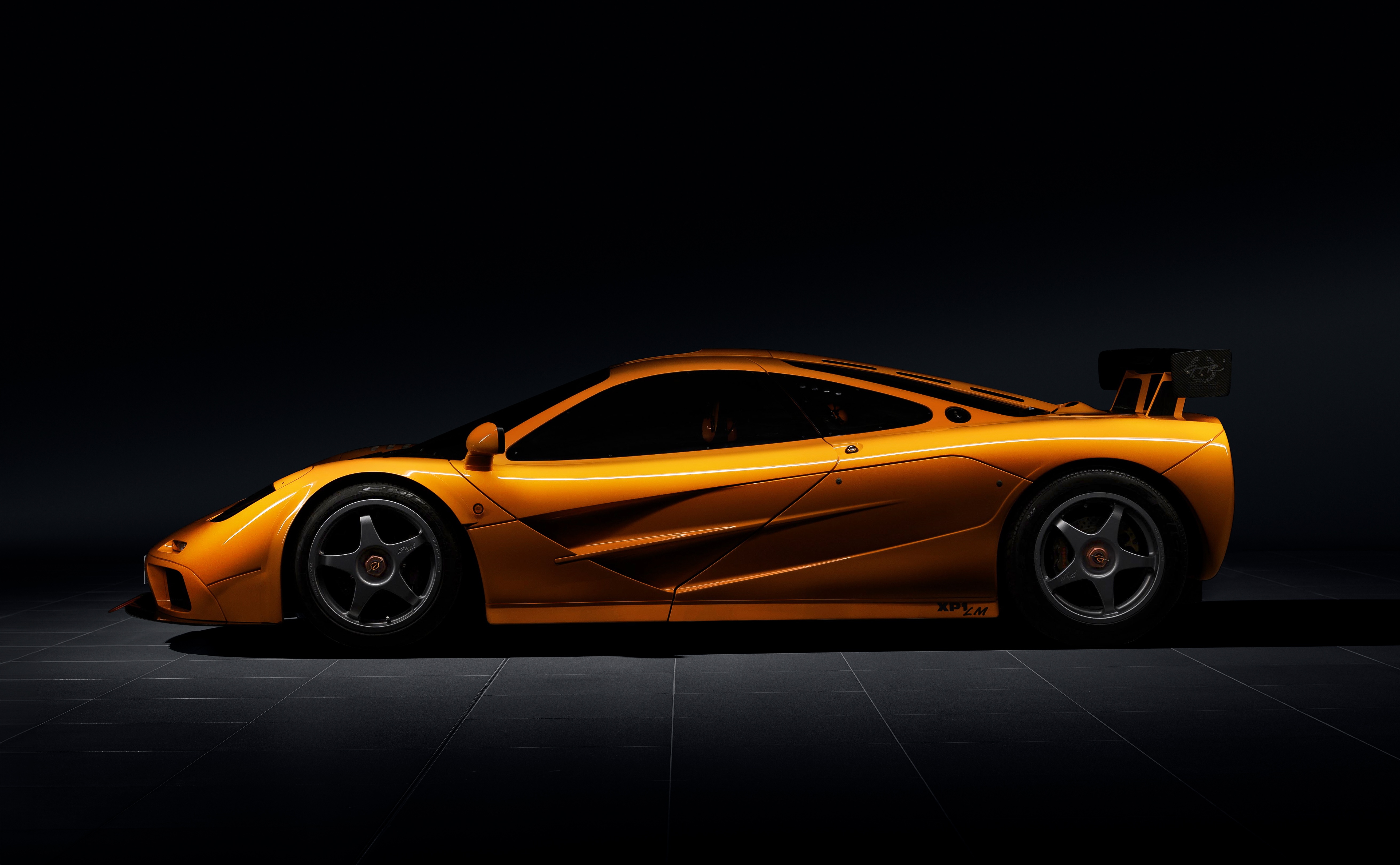 Orange McLaren F1 GTR race car HD Wallpaper